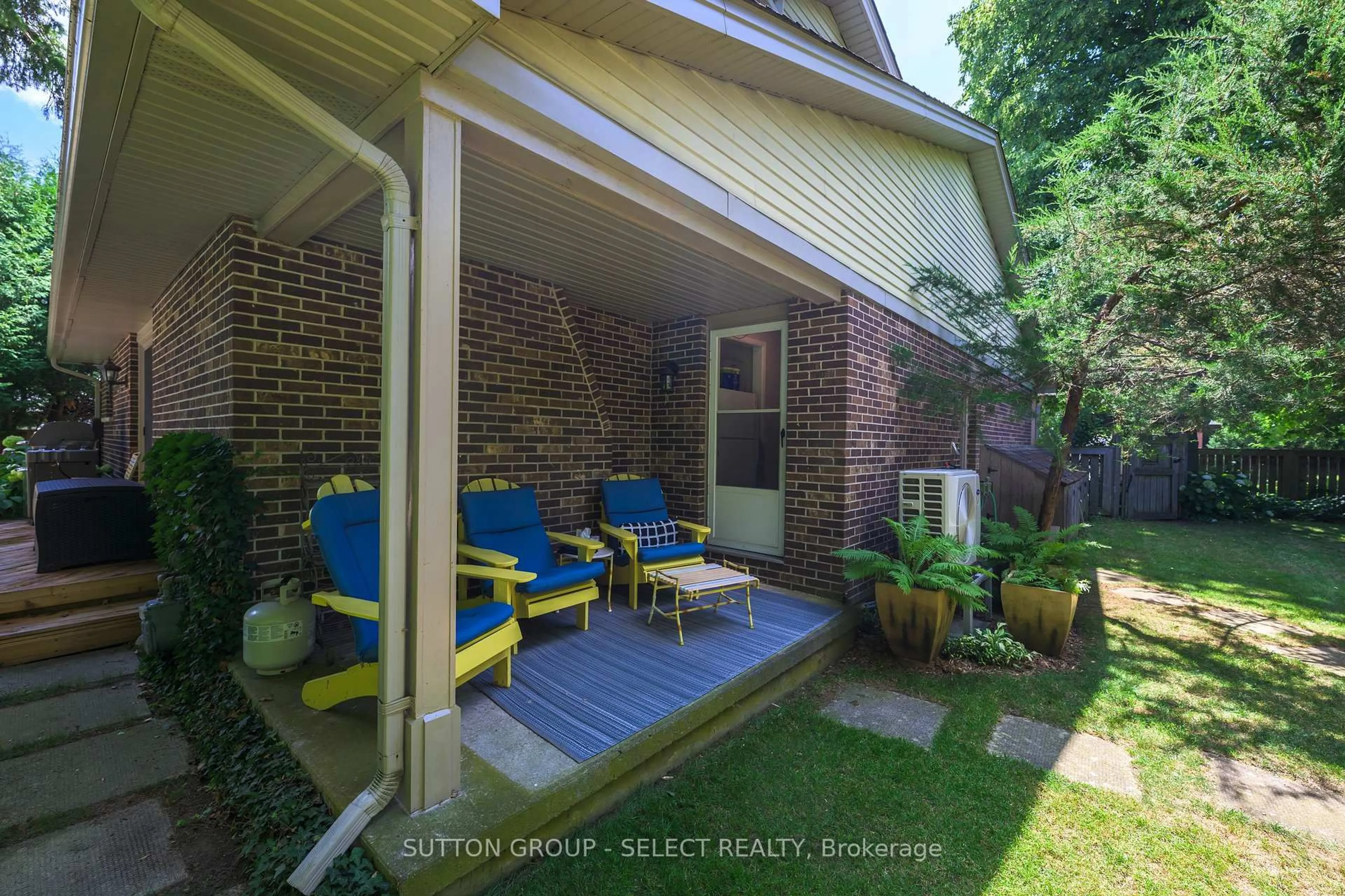 Patio, street for 19 Spencer Cres, London North Ontario N5X 2K7