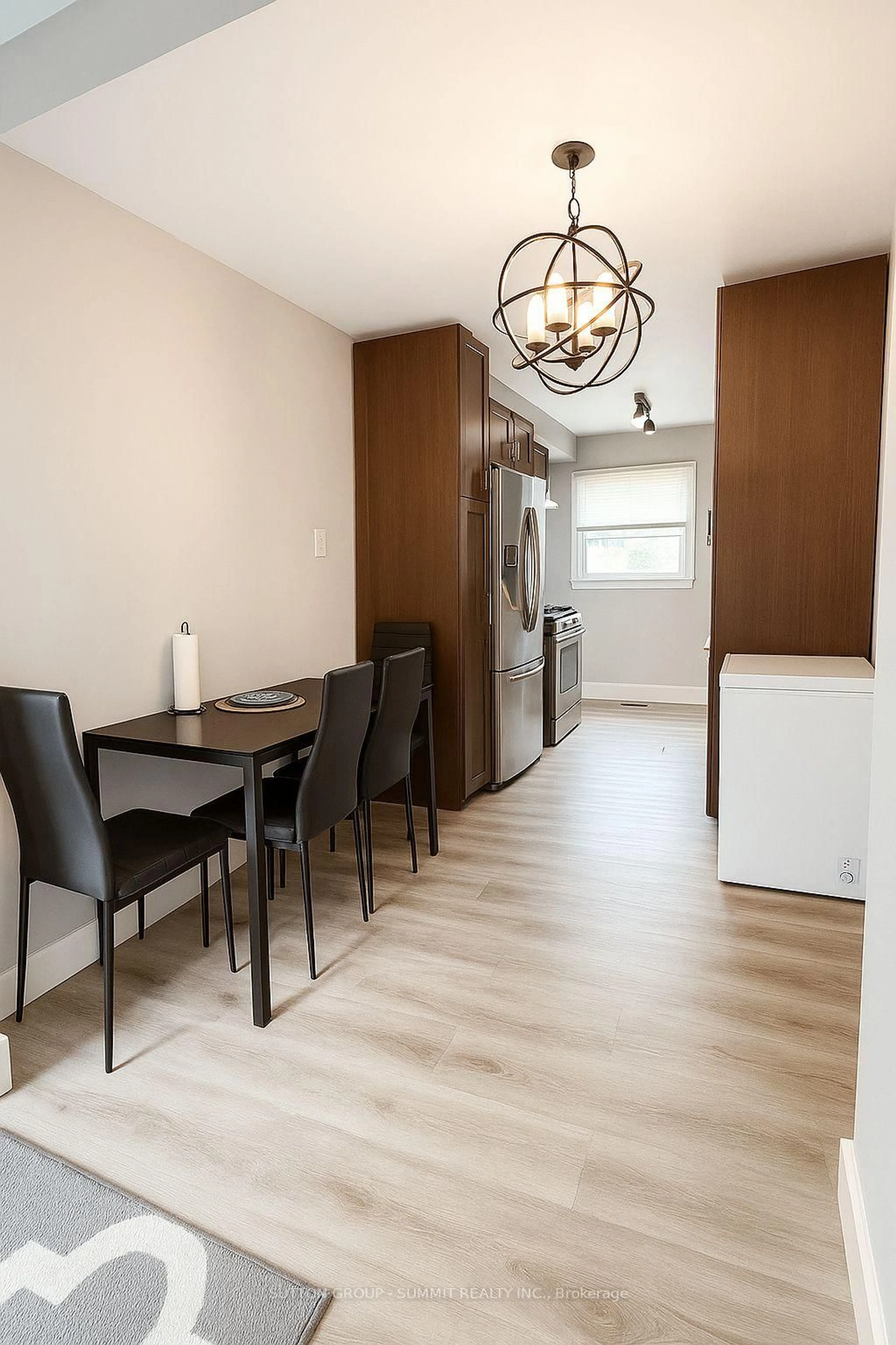 Dining room, wood/laminate floor for 1060 Southdale Rd, London South Ontario N6E 1B2