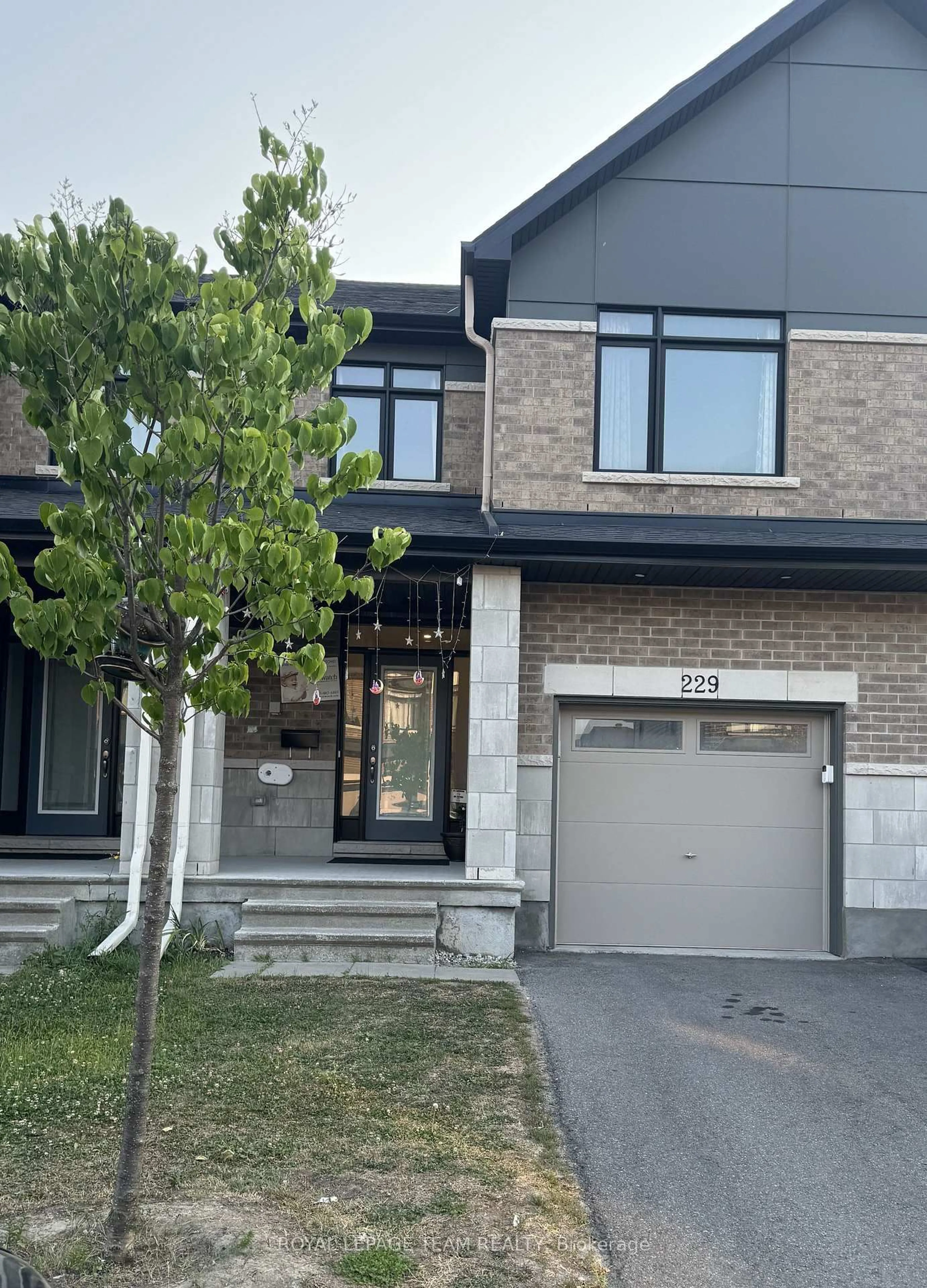 Home with brick exterior material, street for 229 Zinnia Way, Manotick Ontario K4M 0L4