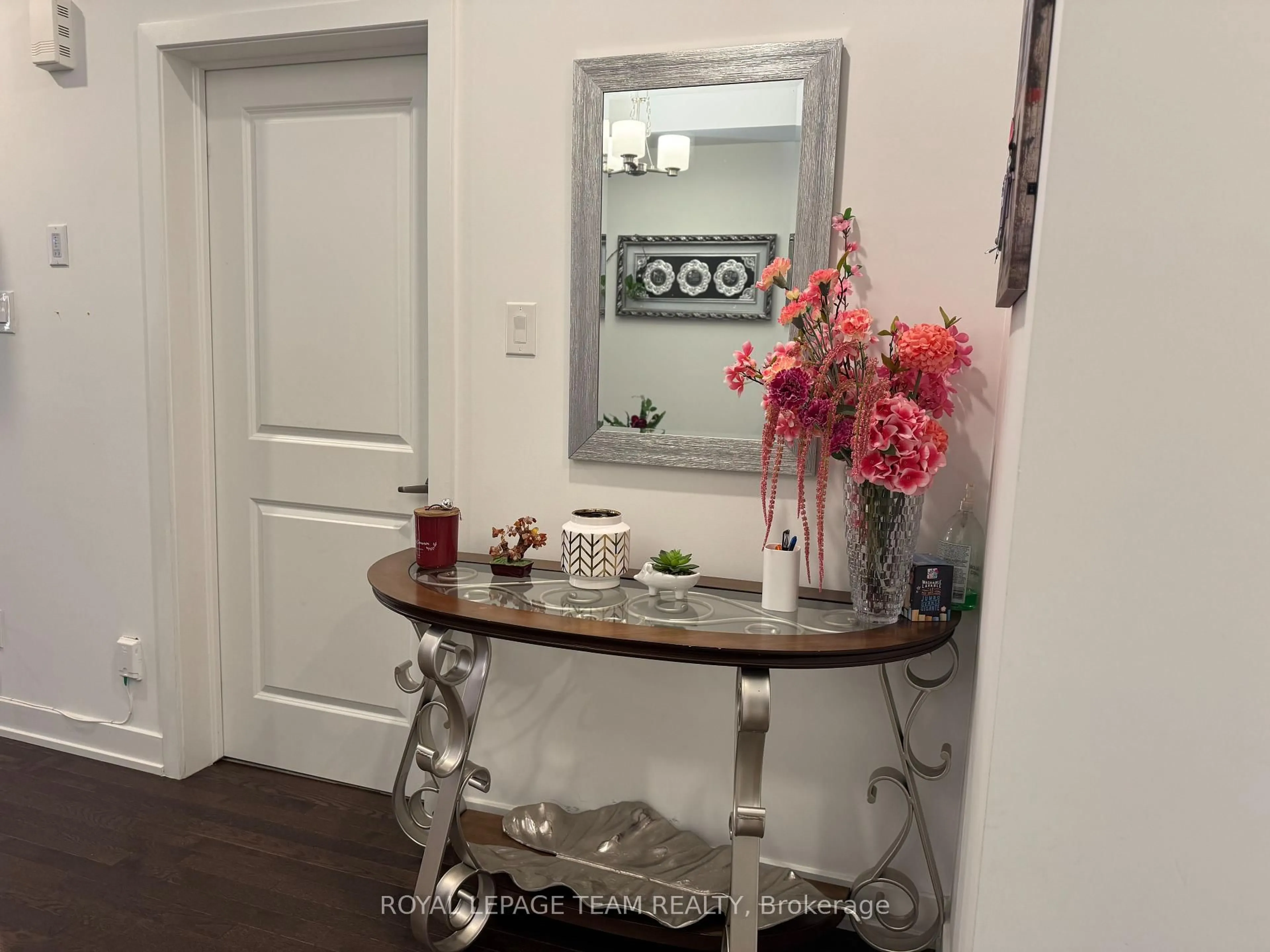 Indoor entryway for 229 Zinnia Way, Manotick Ontario K4M 0L4
