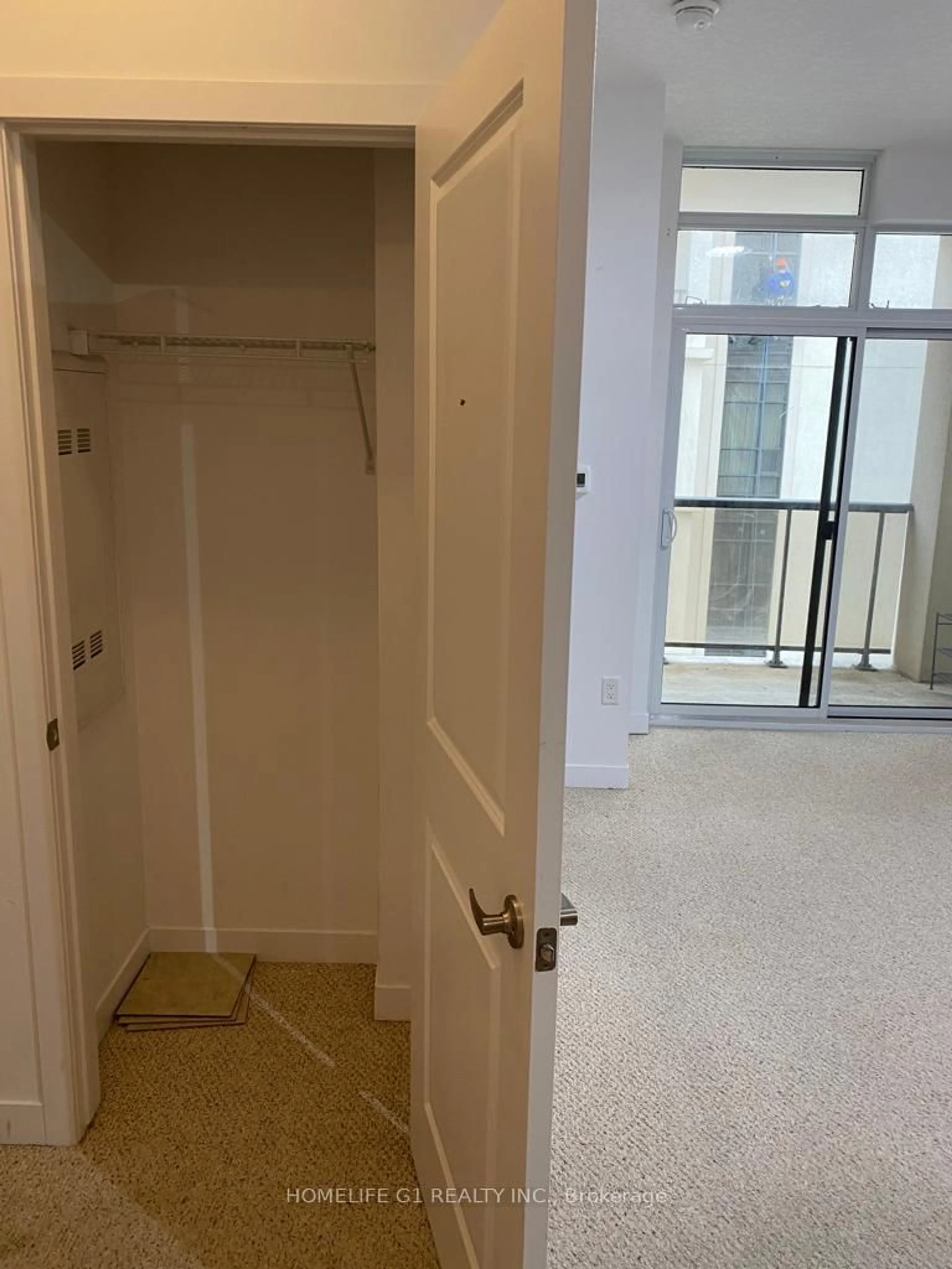 A pic of a room for 85 Robinson St #508, Hamilton Ontario L8P 0B9