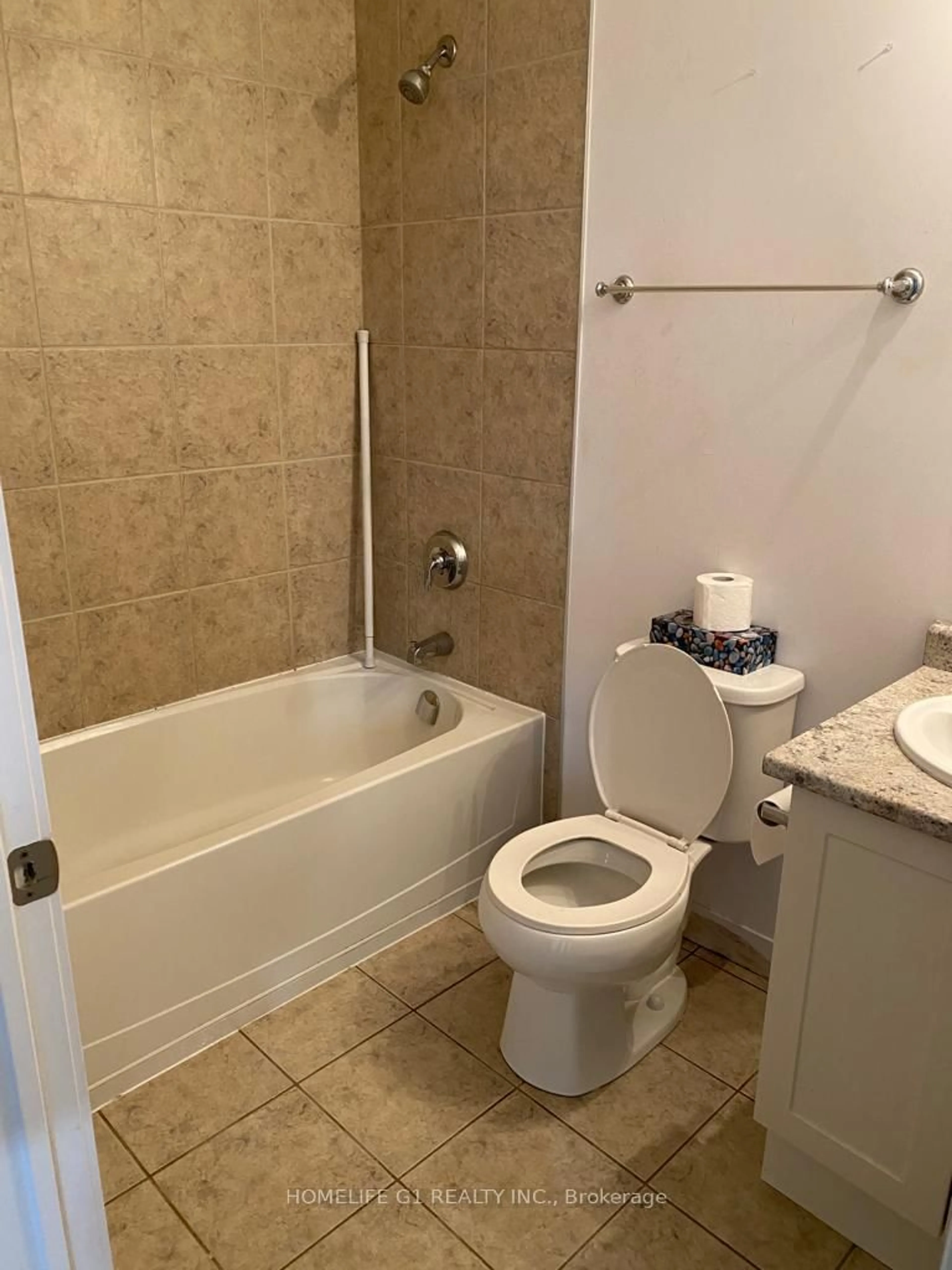 Standard bathroom, ceramic/tile floor for 85 Robinson St #508, Hamilton Ontario L8P 0B9