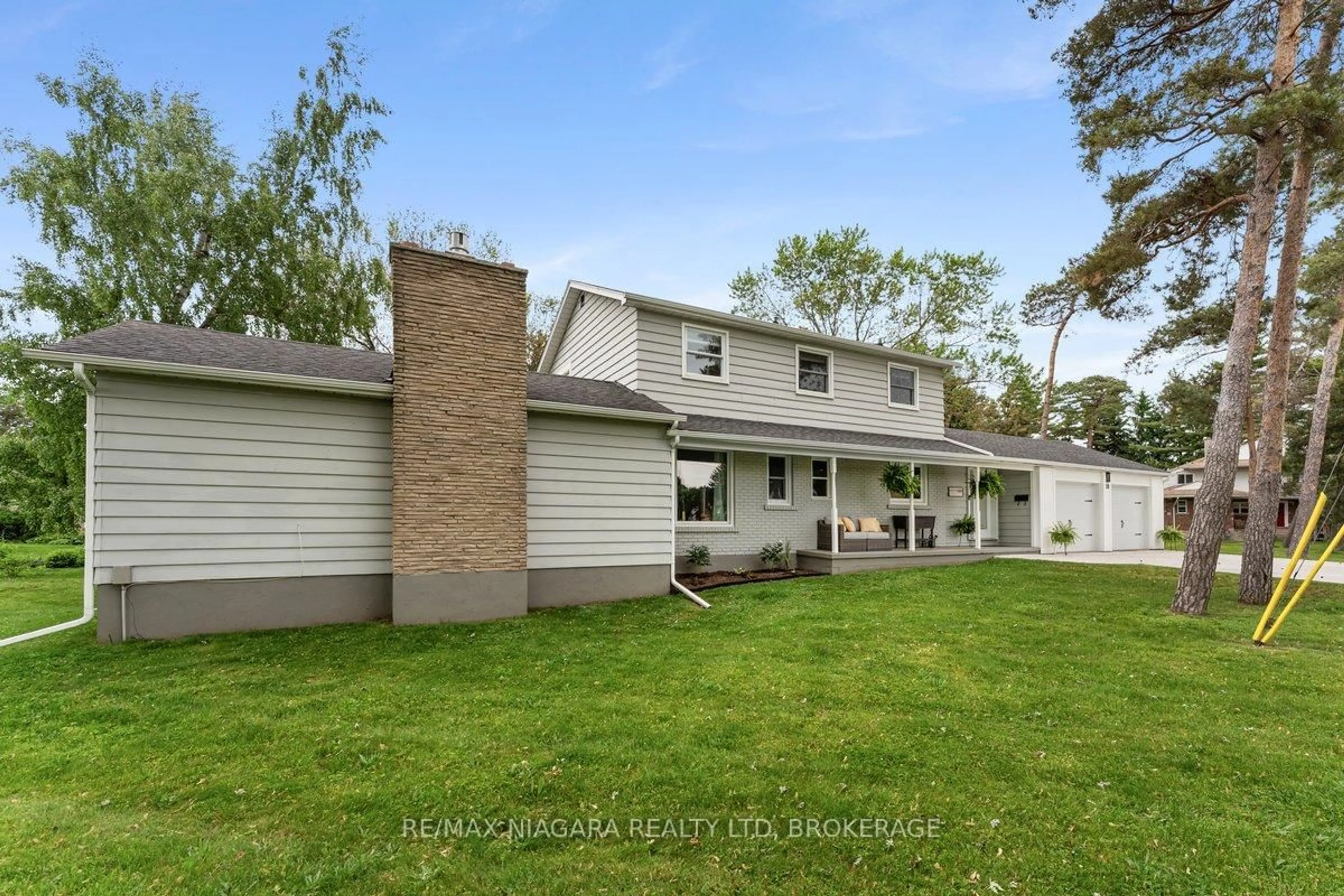 A pic from outside/outdoor area/front of a property/back of a property/a pic from drone, unknown for 18 Rosemount Ave, Port Colborne Ontario L3K 5P7
