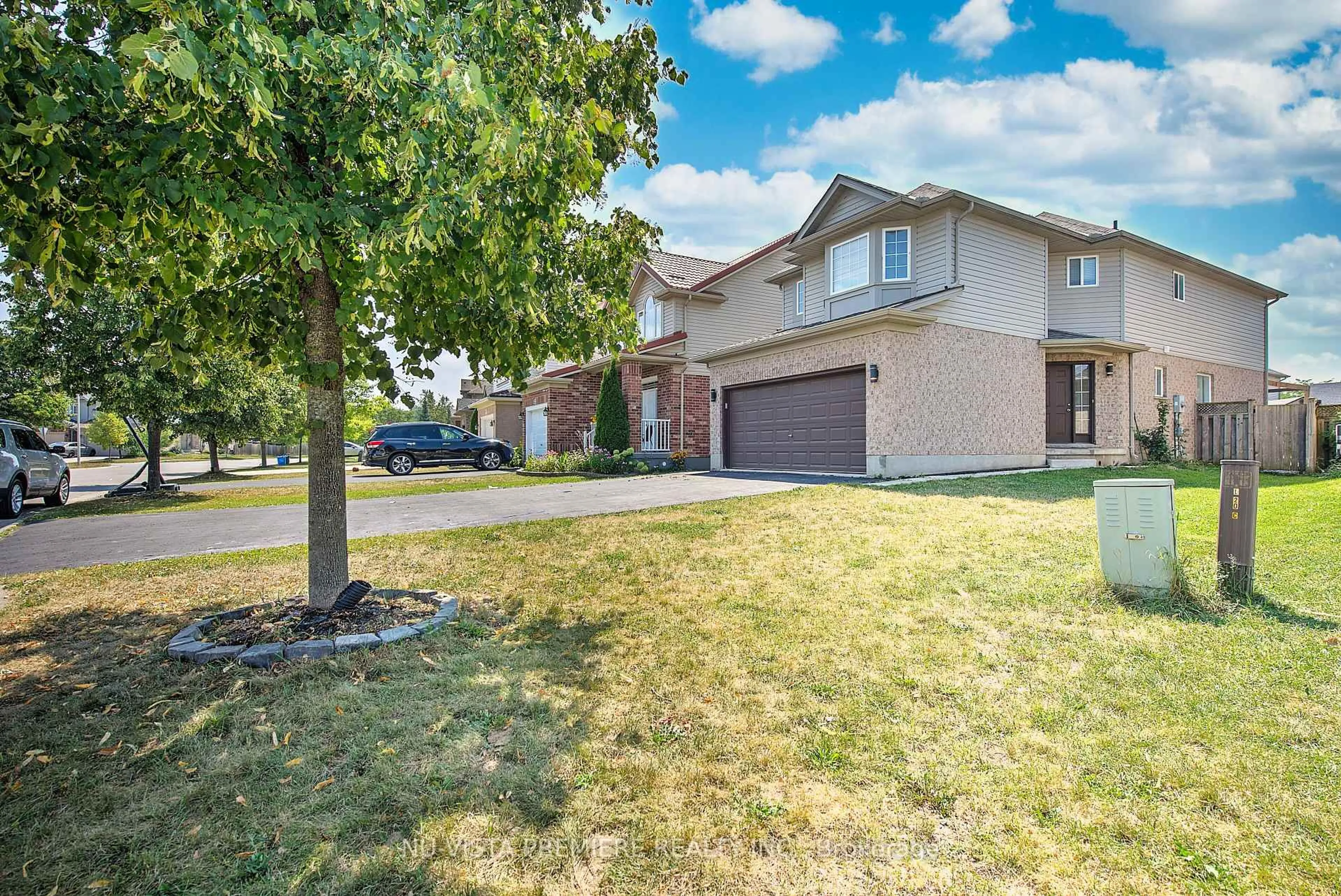 A pic from outside/outdoor area/front of a property/back of a property/a pic from drone, street for 1046 CROSSCREEK Cres, London East Ontario N5Y 6K9