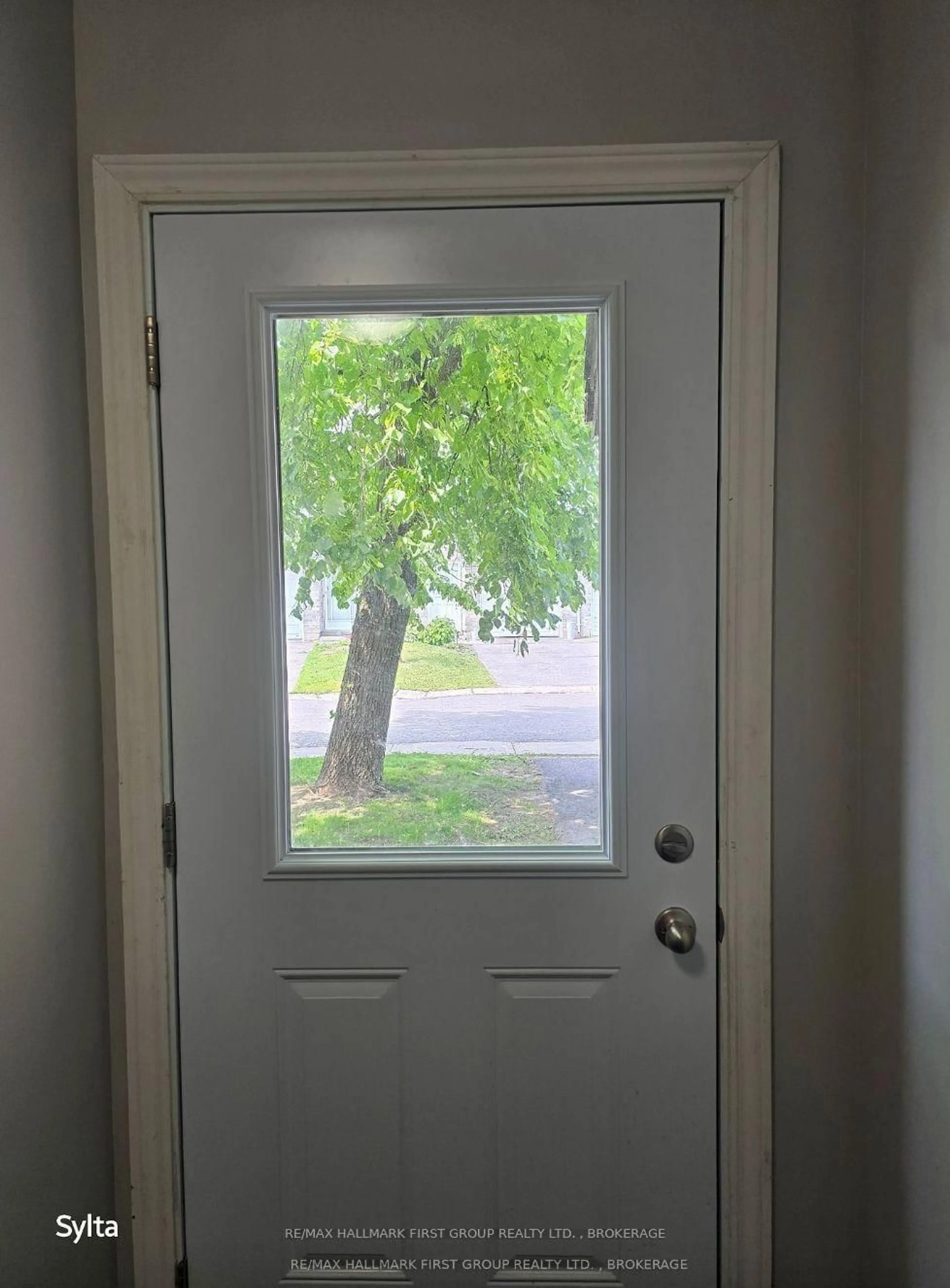 Indoor entryway for 1098 Craig Lane #152, Kingston Ontario K7M 7R9