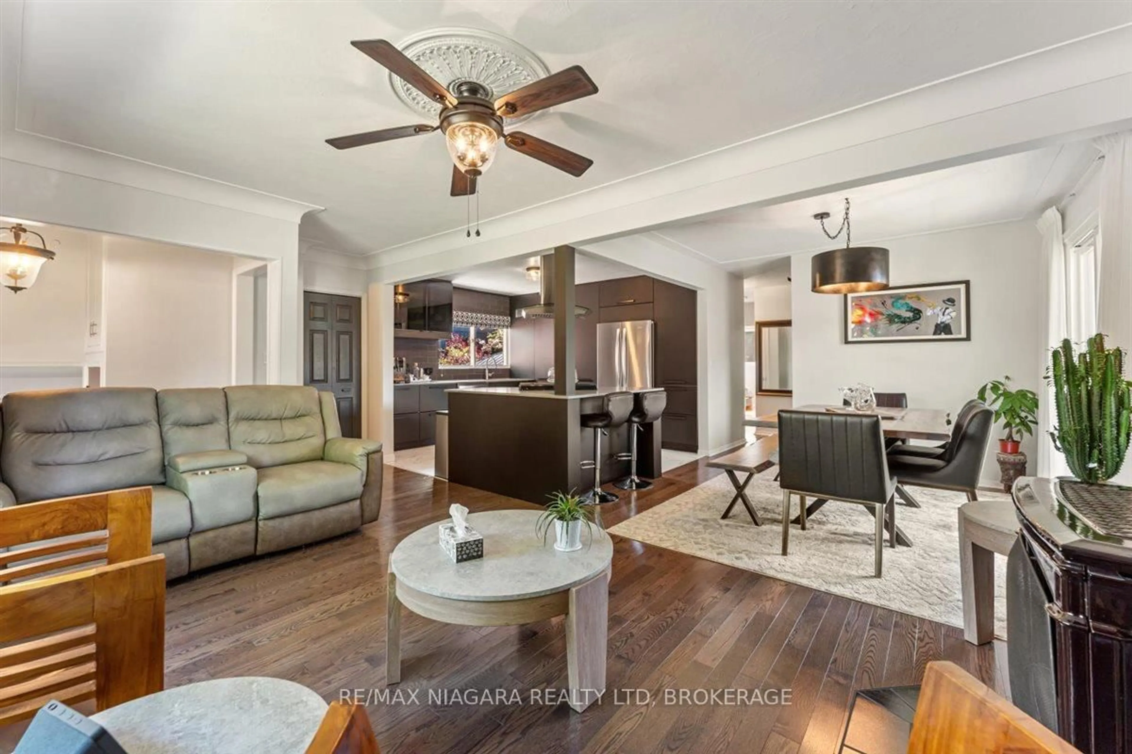 Open concept kitchen, unknown for 62 OAKRIDGE Cres, Port Colborne Ontario L3K 2T4