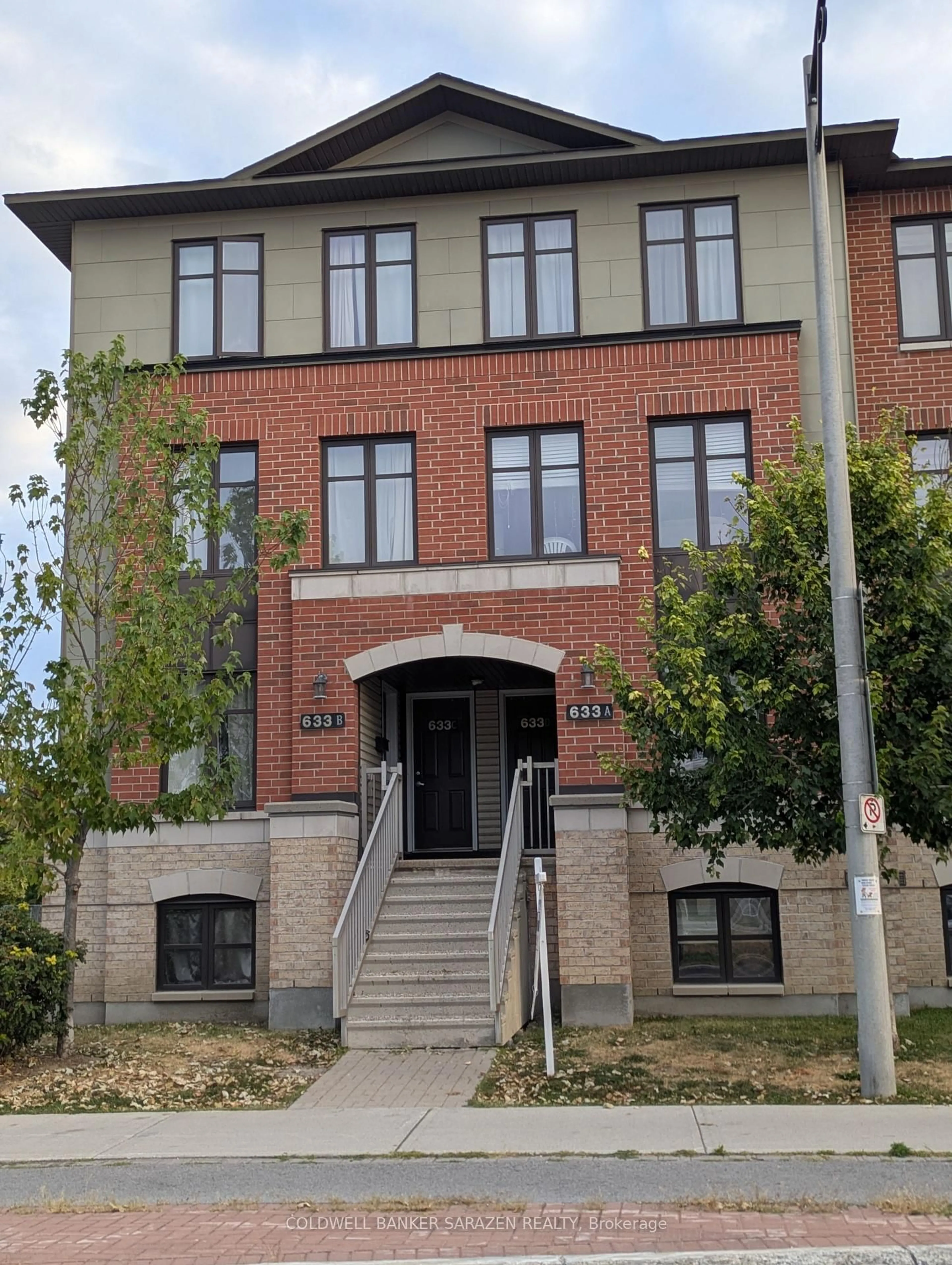 Home with brick exterior material, building for 633 Chapman Mills Dr #Unit B, Ottawa Ontario K2J 5T1