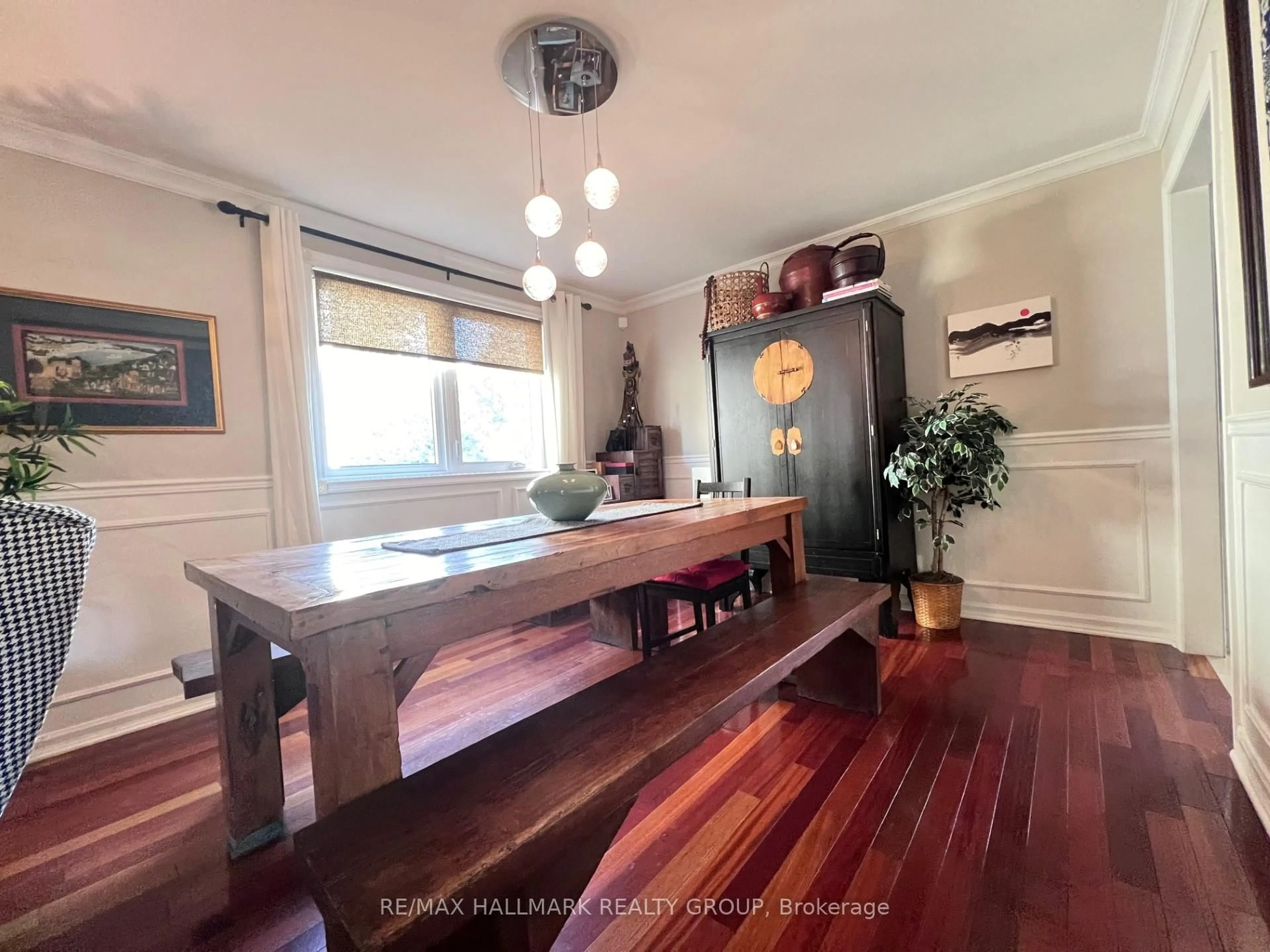 Dining room, wood/laminate floor for 4 Cadence Gate, Ottawa Ontario K2M 1G9