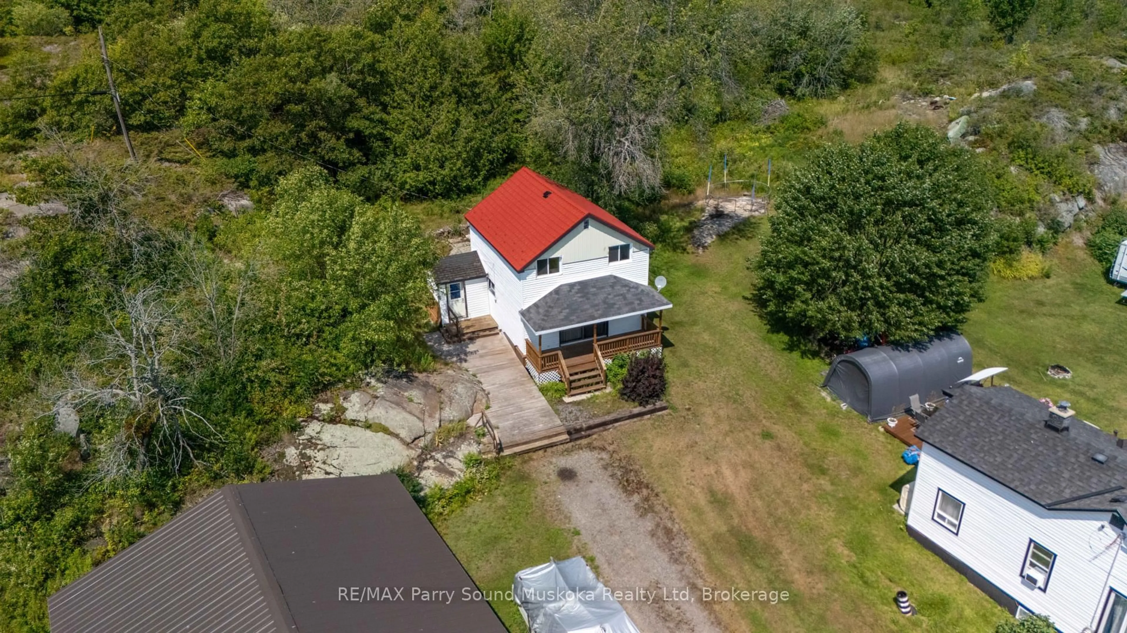 A pic from outside/outdoor area/front of a property/back of a property/a pic from drone, building for 1027 Riverside Dr, Parry Sound Remote Area Ontario P0G 1A0