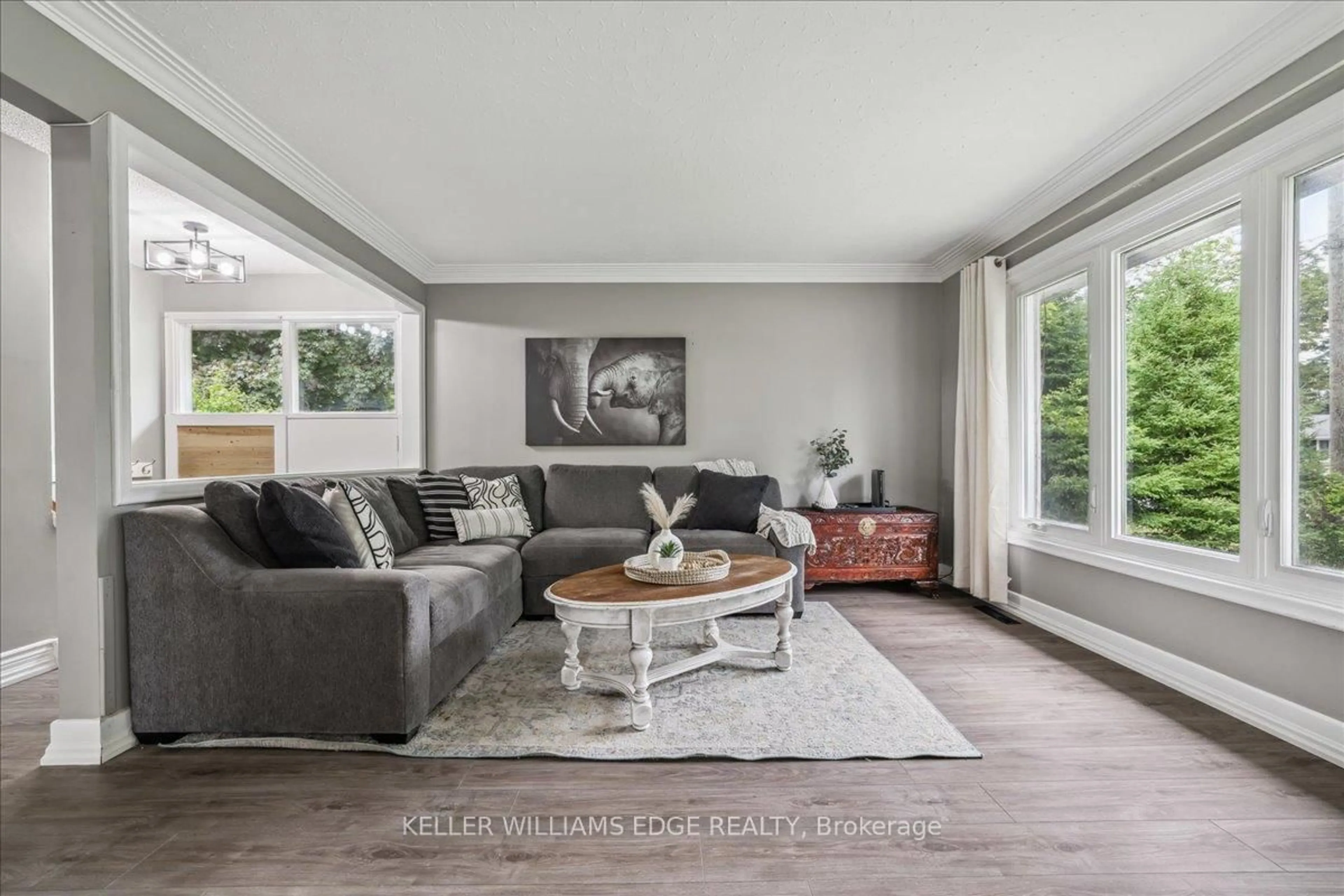 Living room with furniture, unknown for 5 Howard Ave, St. Catharines Ontario L2N 3W8