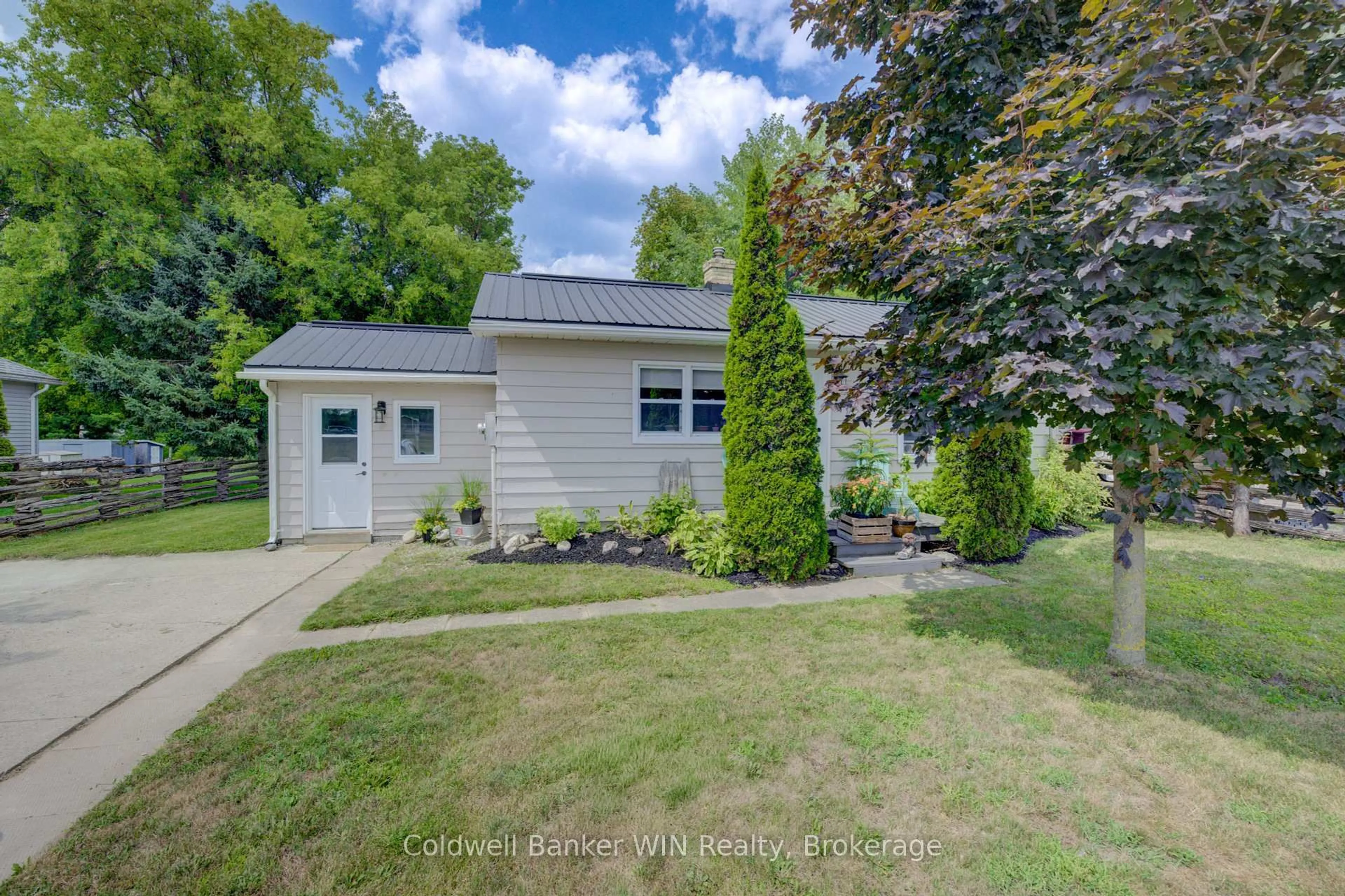 Unknown for 383 Wellington St, Wellington North Ontario N0G 2L2