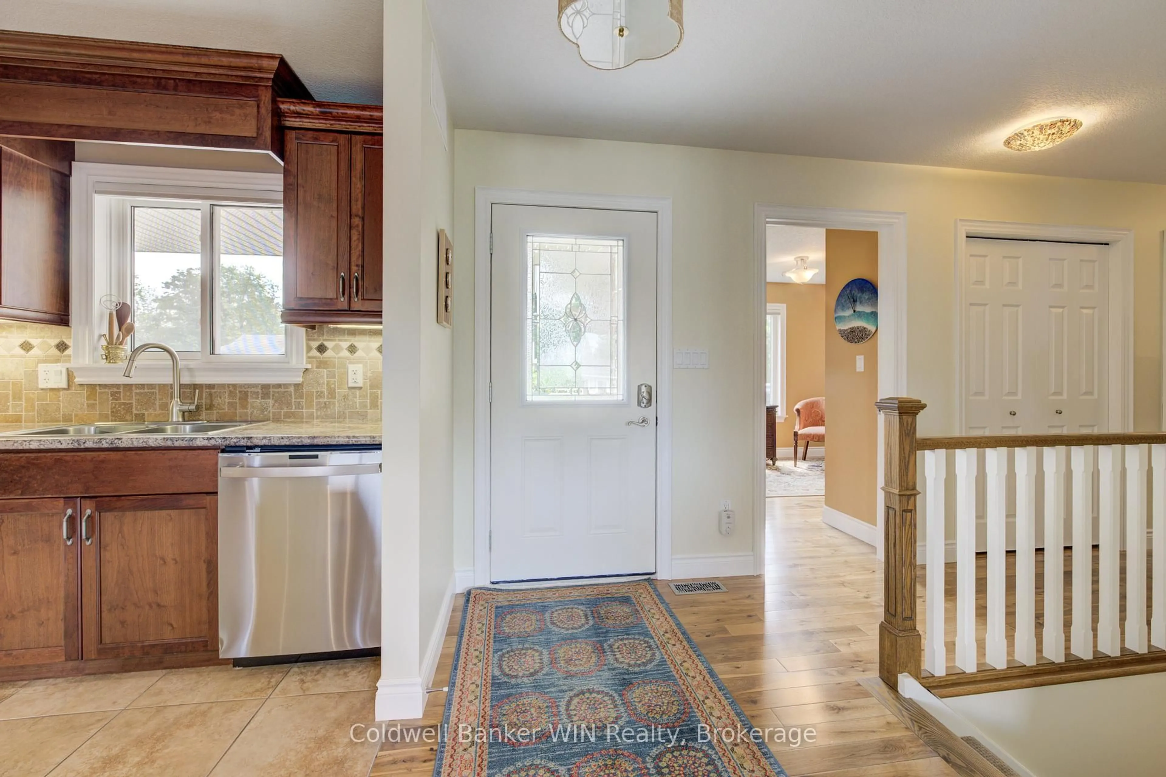 Indoor entryway for 22 REGENCY Dr, Minto Ontario N0G 1M0