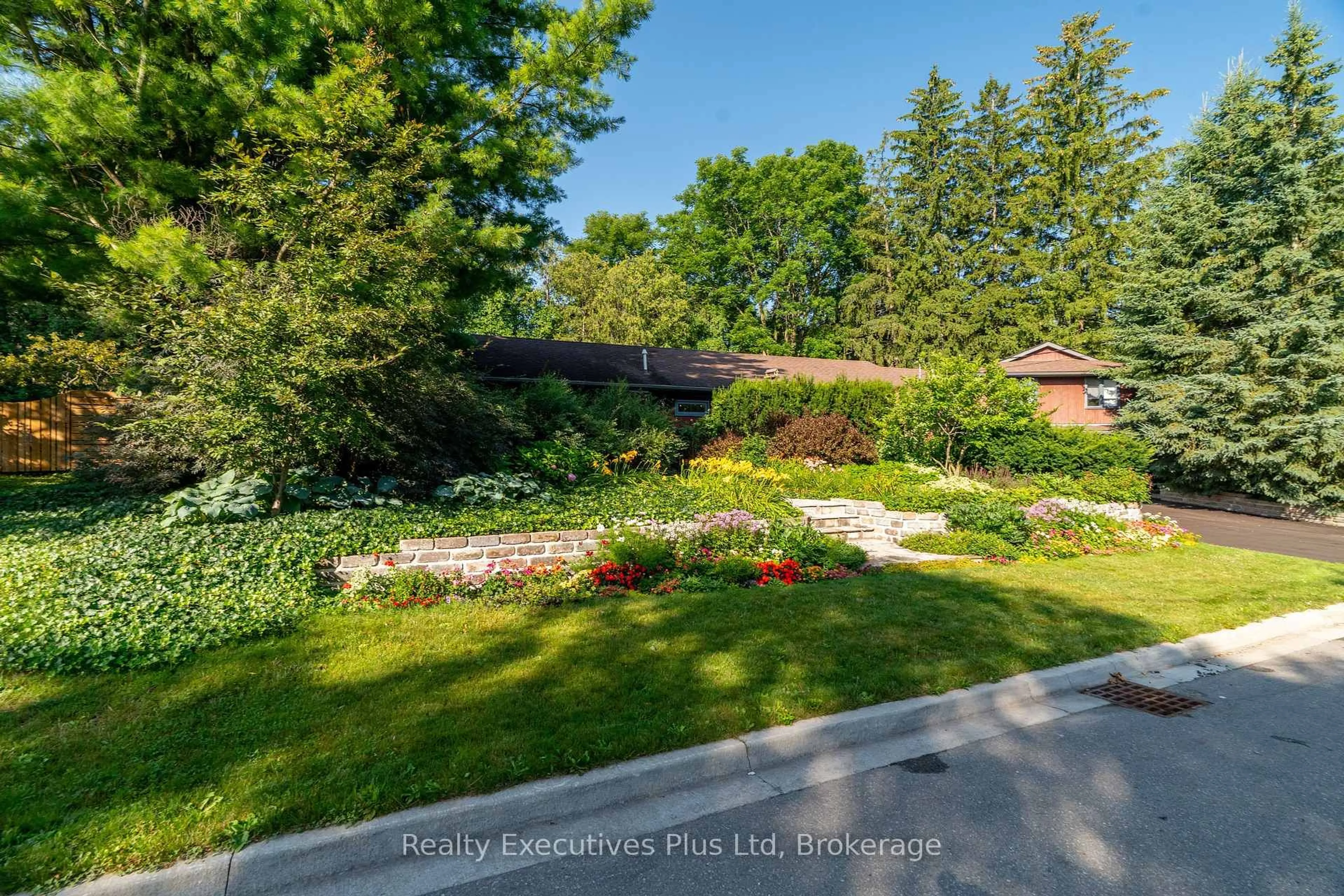 Patio, unknown for 4 Glenhill Pl, Guelph Ontario N1E 4G7