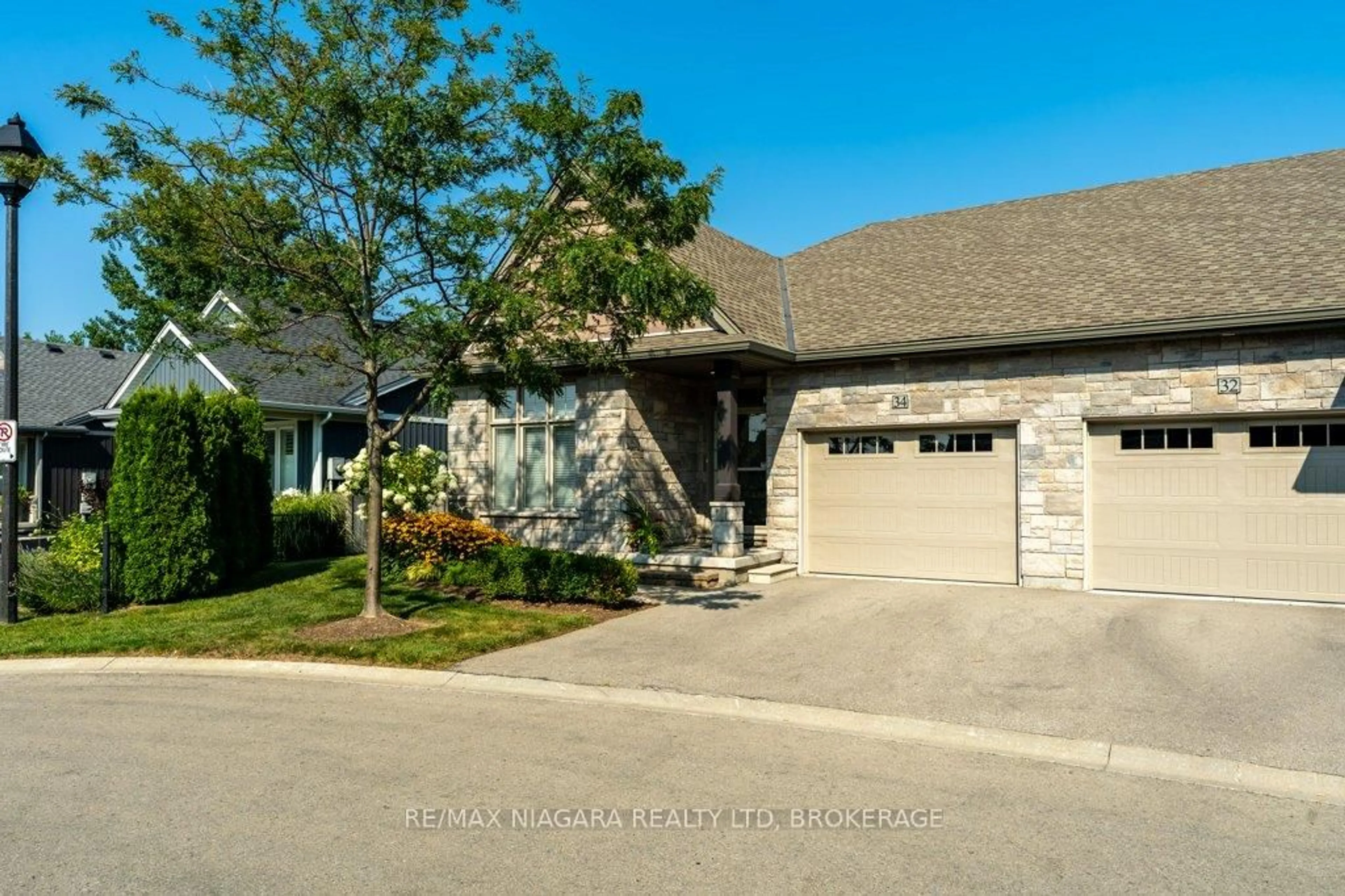 Unknown for 34 Blossom Common, St. Catharines Ontario L2M 0B3