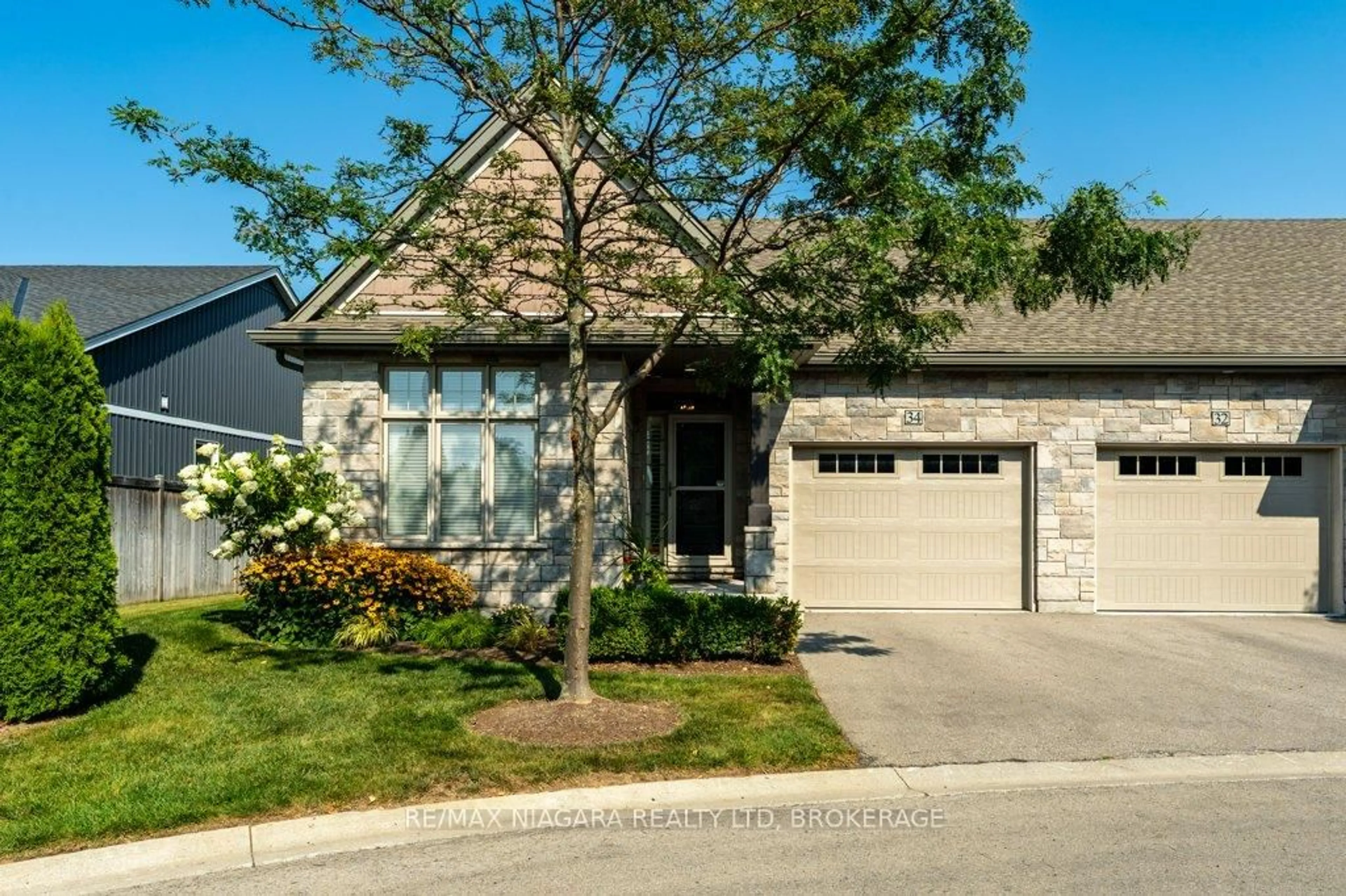 Home with brick exterior material, street for 34 Blossom Common, St. Catharines Ontario L2M 0B3