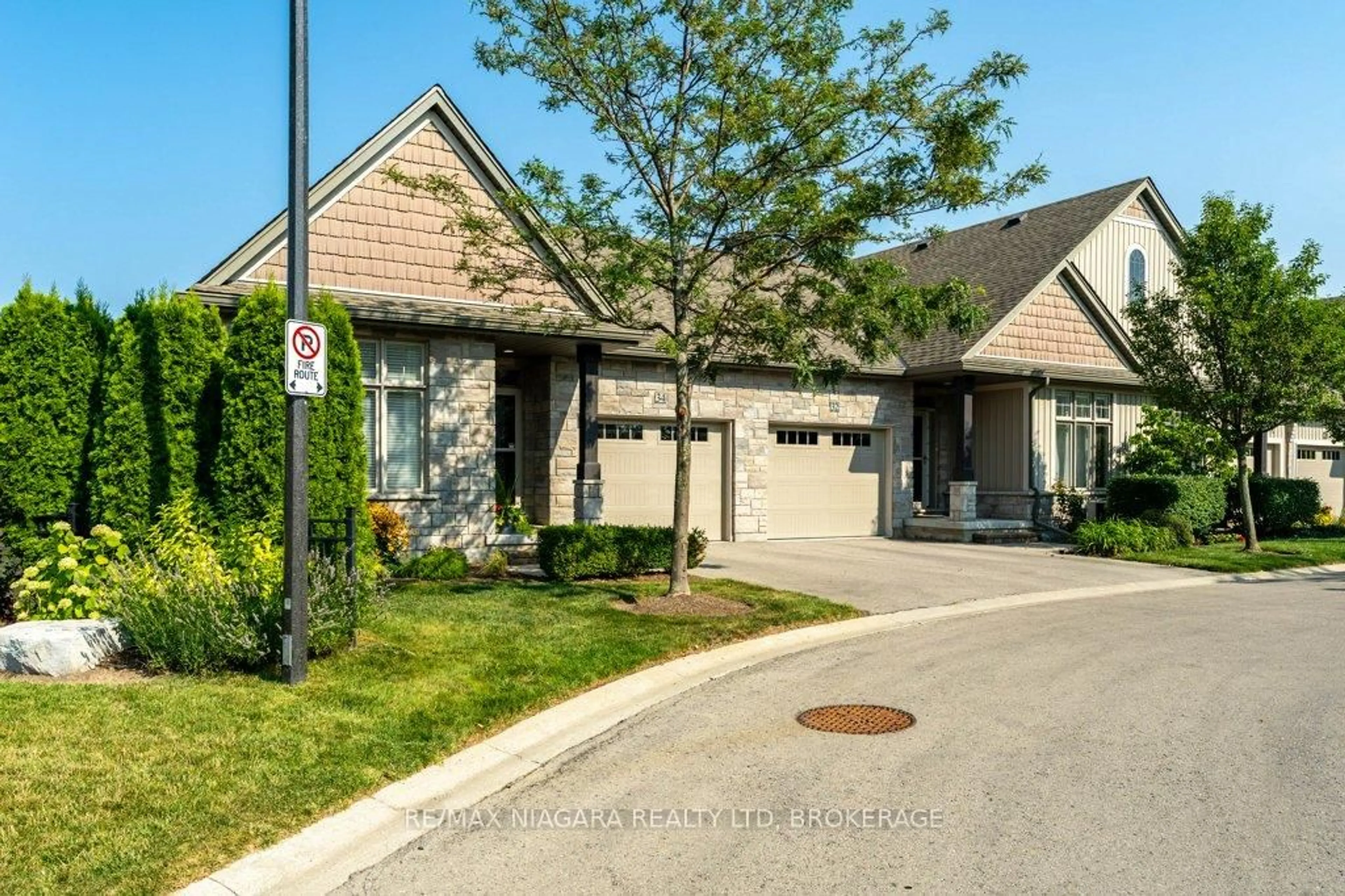Home with brick exterior material, street for 34 Blossom Common, St. Catharines Ontario L2M 0B3