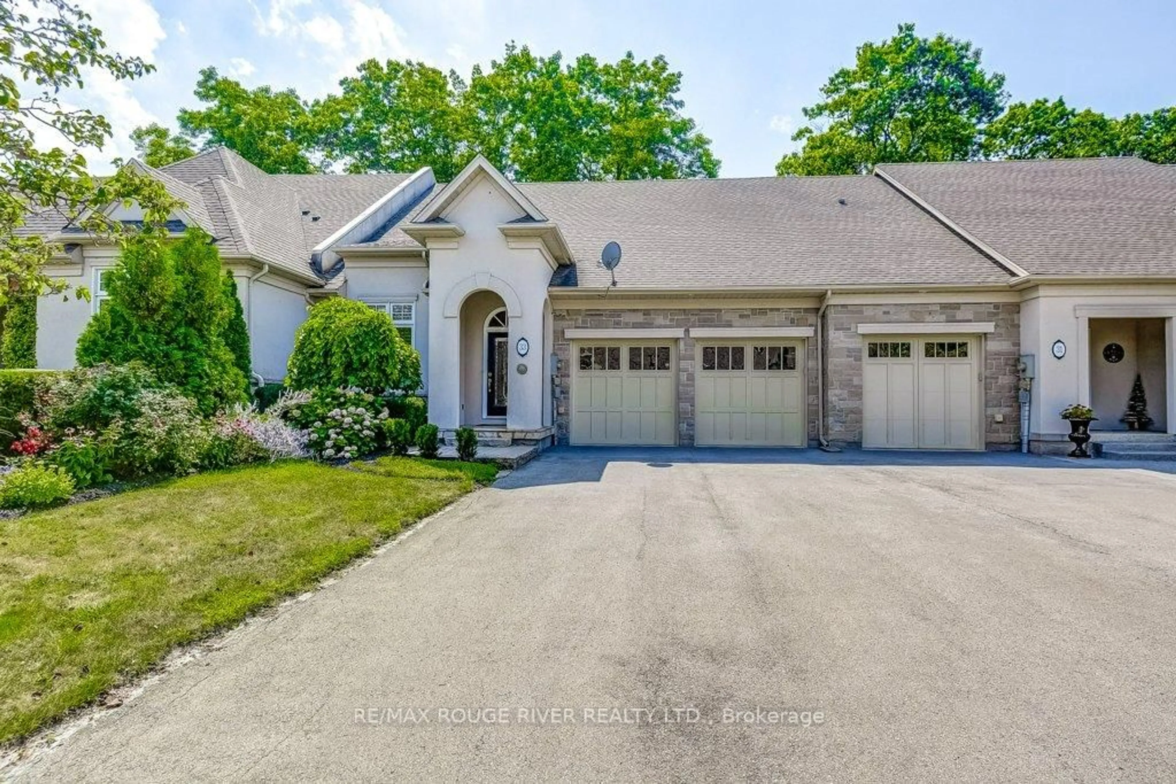 Home with brick exterior material, street for 33 Bay Berry Lane, Niagara-on-the-Lake Ontario L0S 1J0