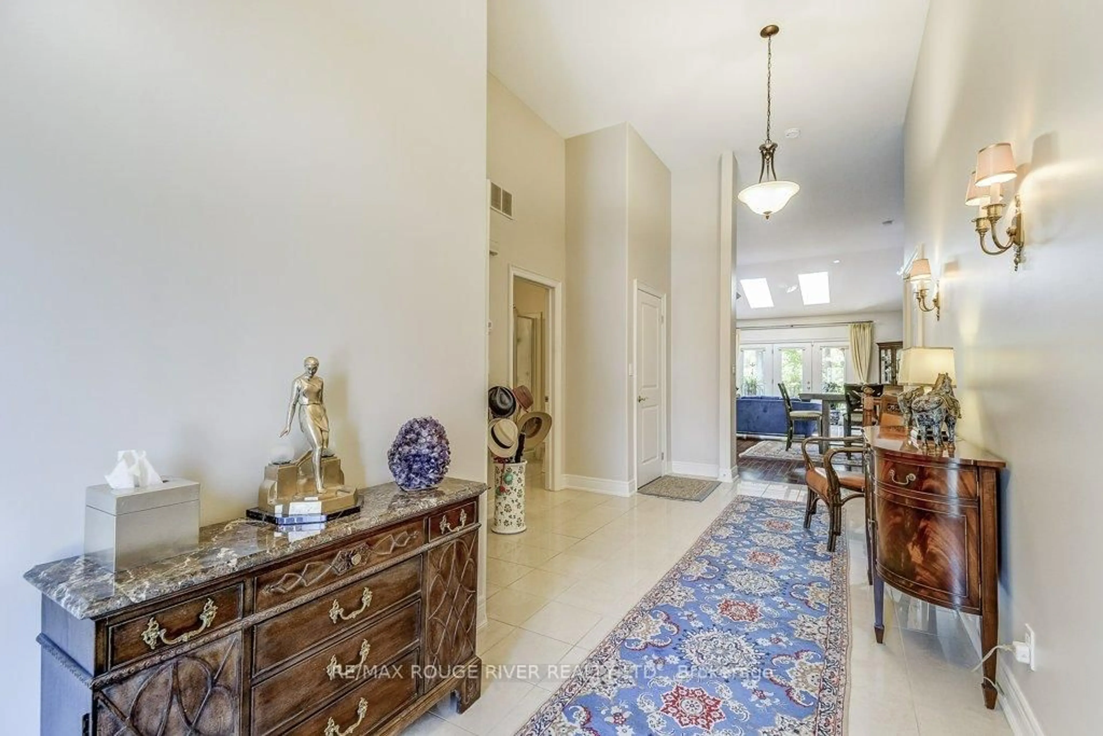 Indoor foyer for 33 Bay Berry Lane, Niagara-on-the-Lake Ontario L0S 1J0