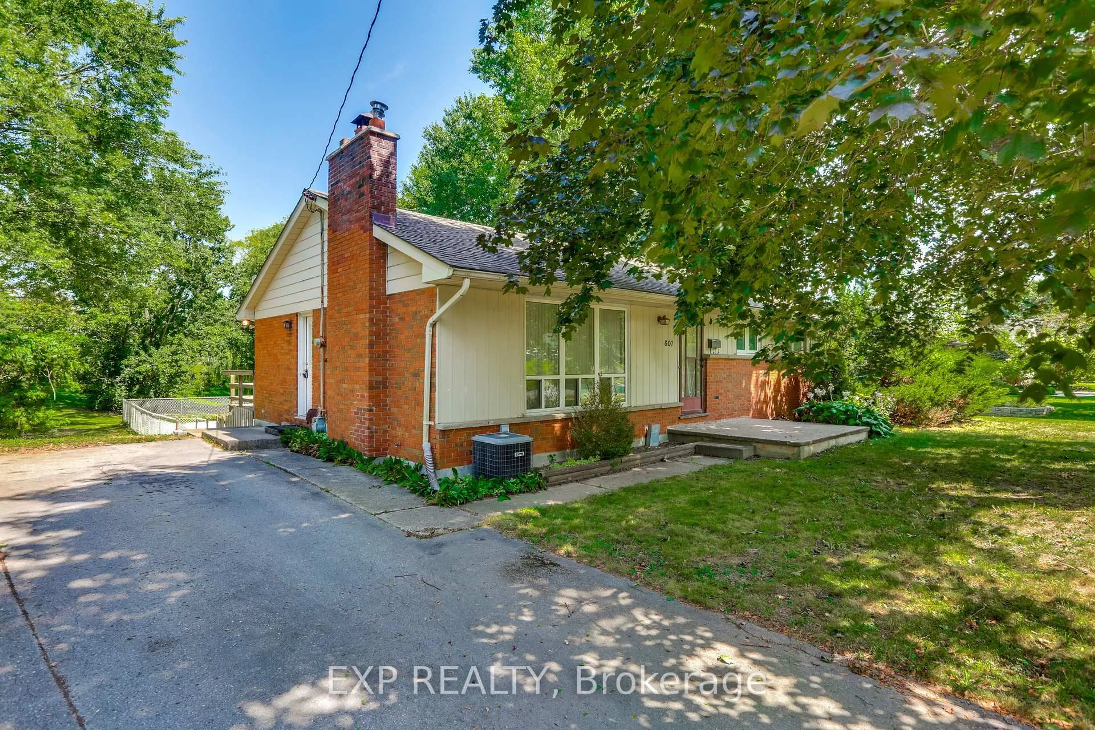 Unknown for 807 Valetta St, London North Ontario N6H 2Z2