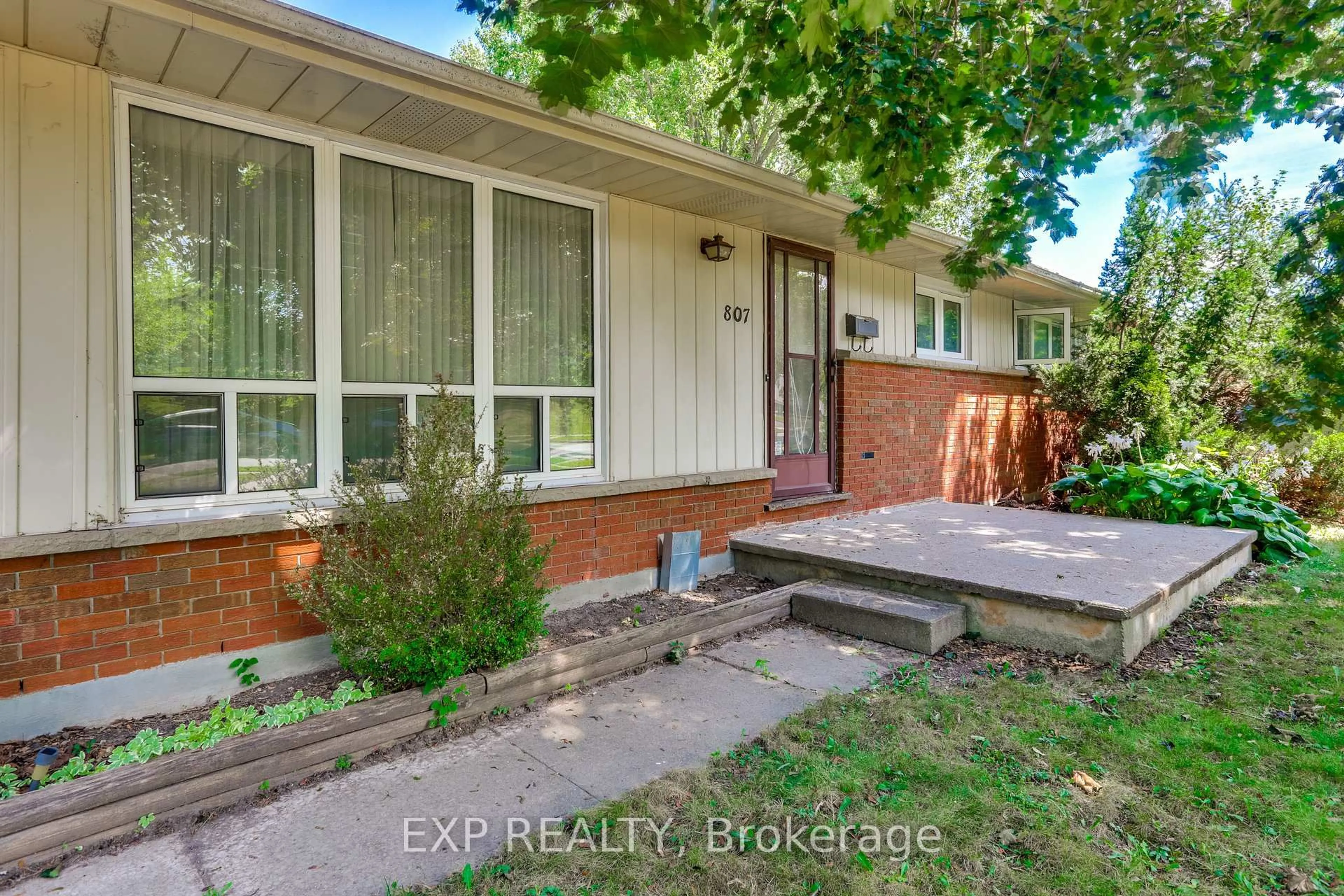 Unknown for 807 Valetta St, London North Ontario N6H 2Z2