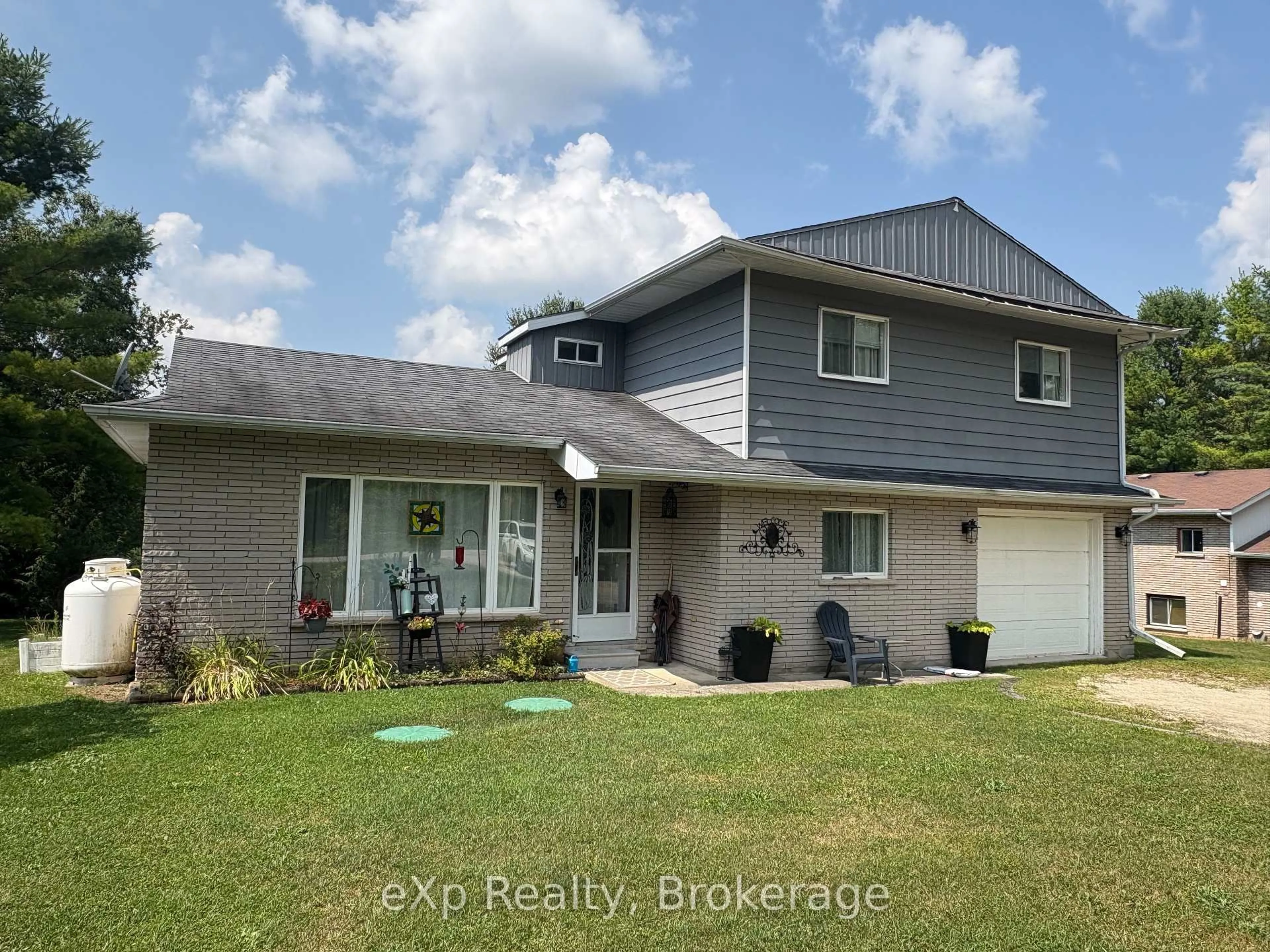 Home with vinyl exterior material, unknown for 174340 Mulock Rd, West Grey Ontario N0G 1S0