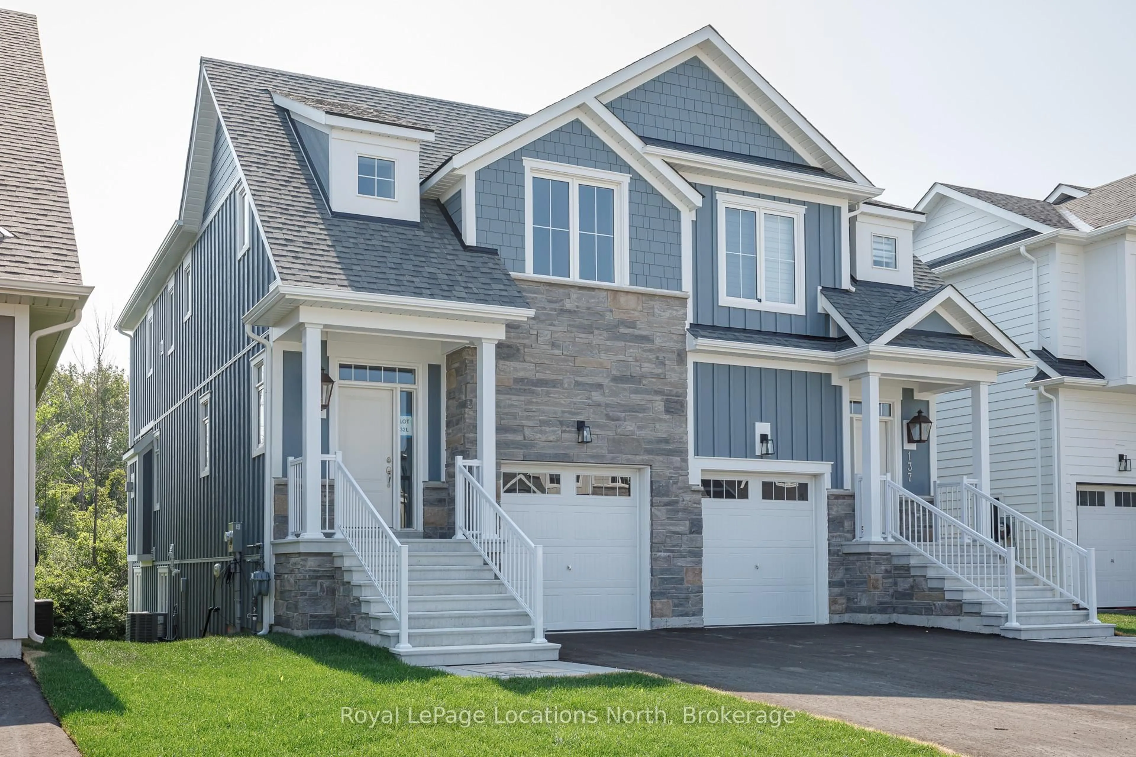 Home with vinyl exterior material, street for 139 White Oak Cres, Blue Mountains Ontario L9Y 5T5