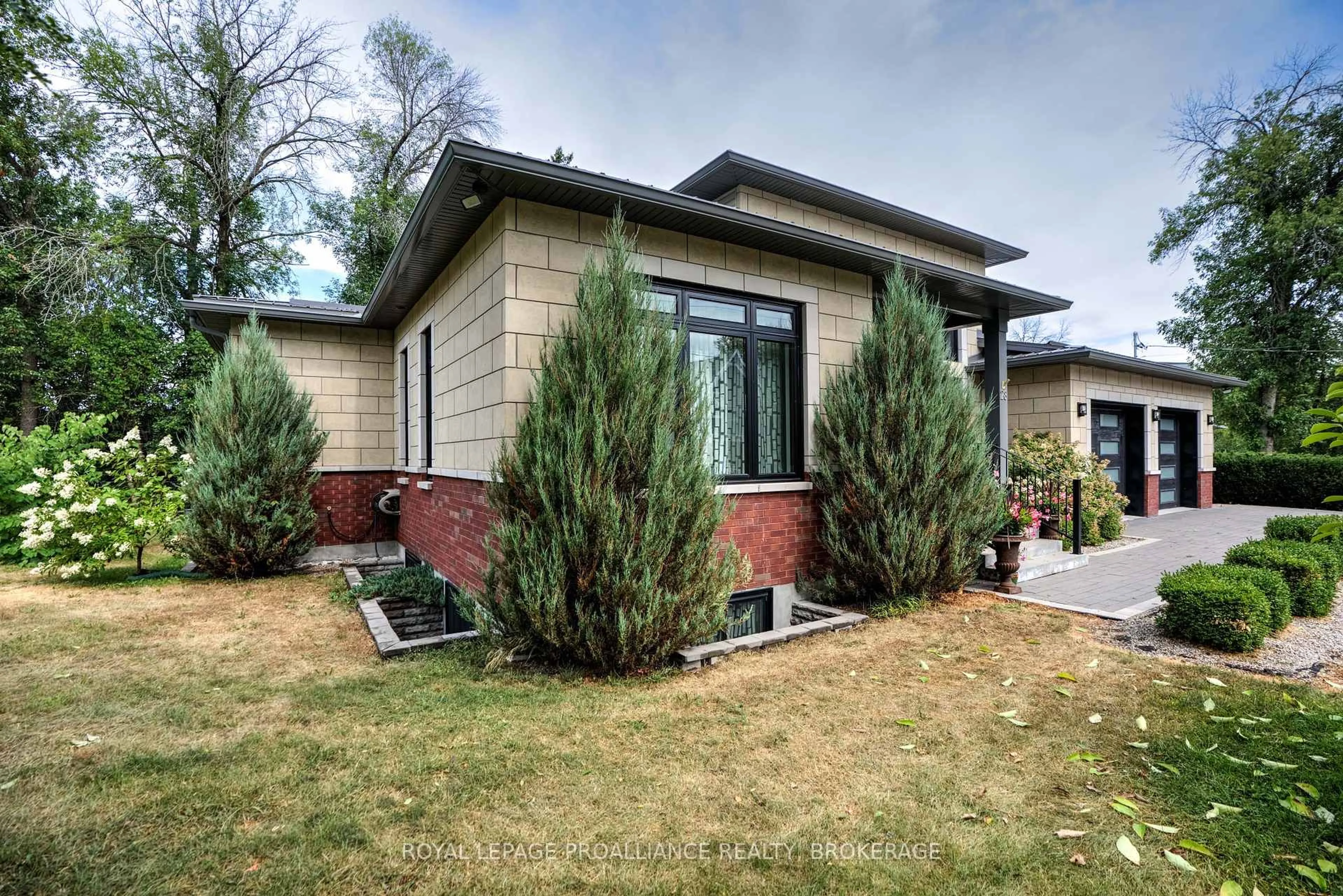 Home with brick exterior material, unknown for 28 George St, Westport Ontario K0G 1X0