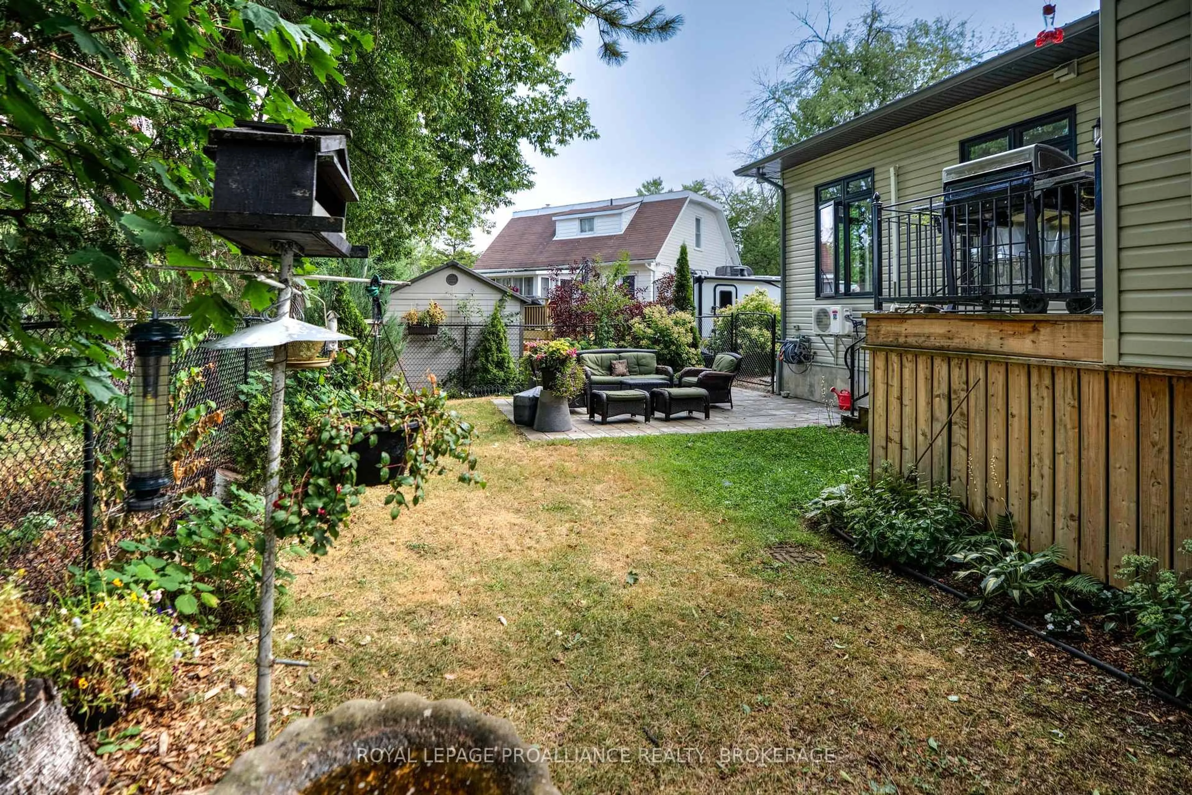 Patio, street for 28 George St, Westport Ontario K0G 1X0