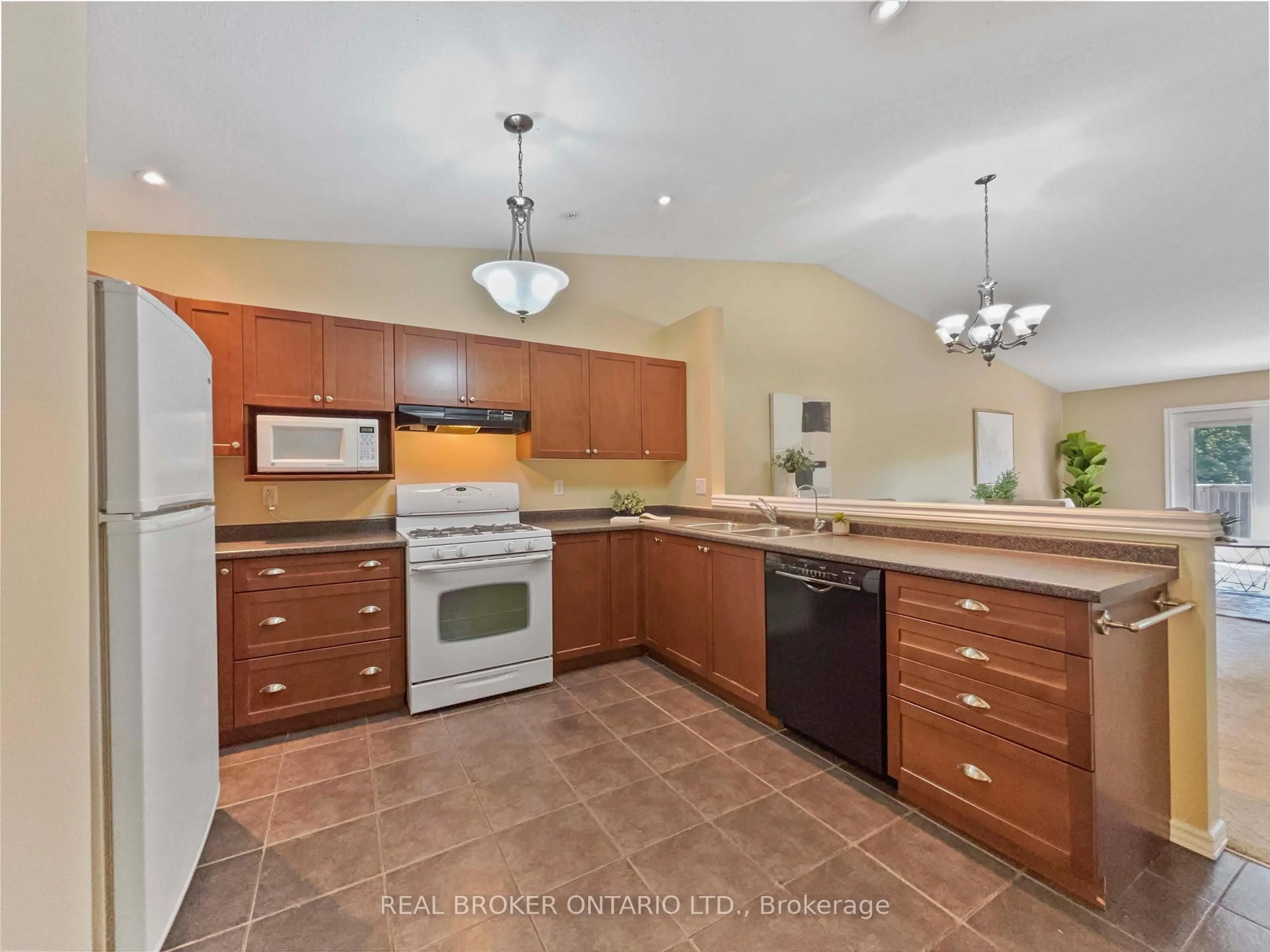 Open concept kitchen, ceramic/tile floor for 35 Stratford Terr #35, Brantford Ontario N3T 6R8