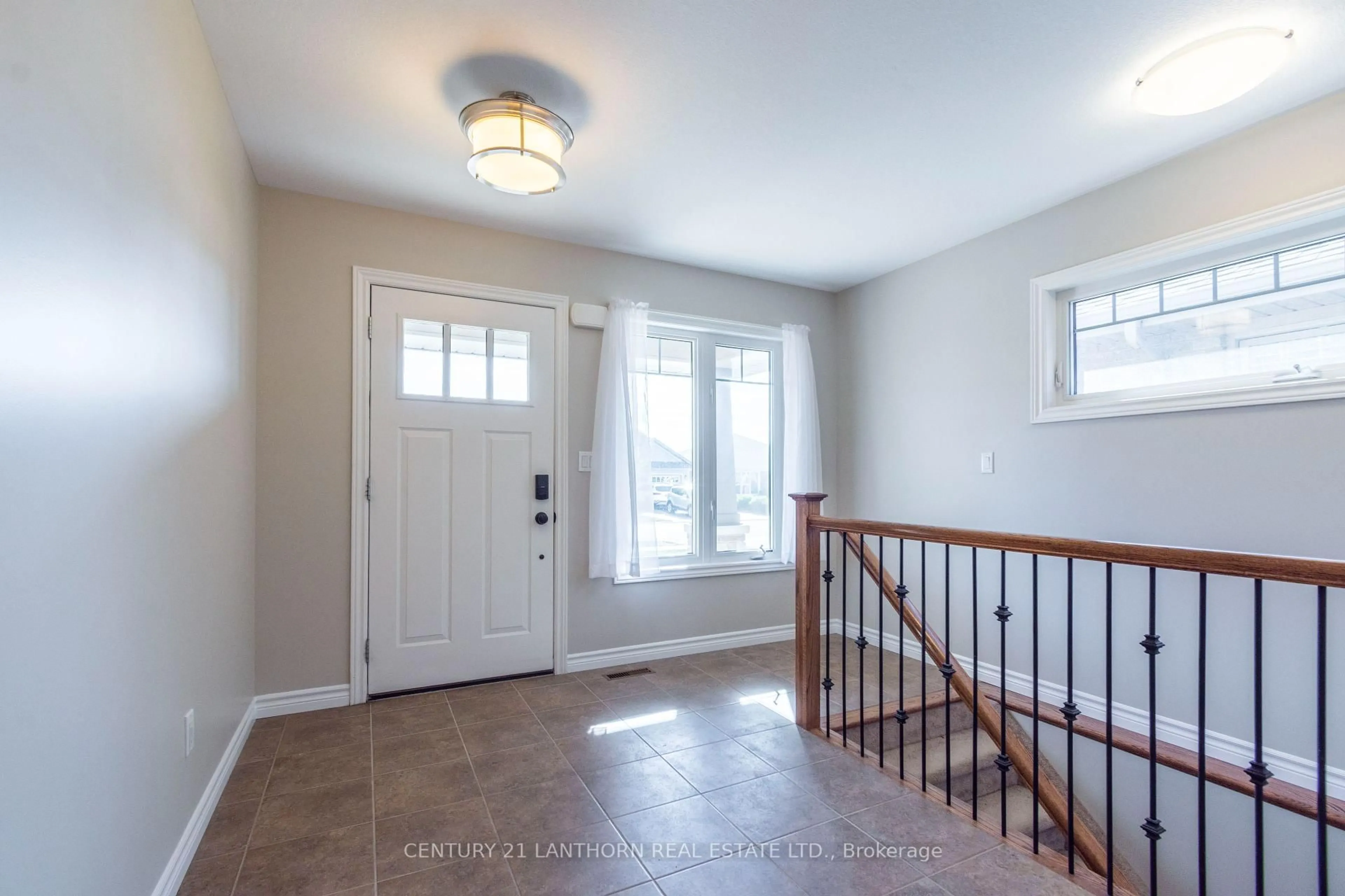 Indoor entryway for 36 Tessa Blvd, Belleville Ontario K8N 4Z5