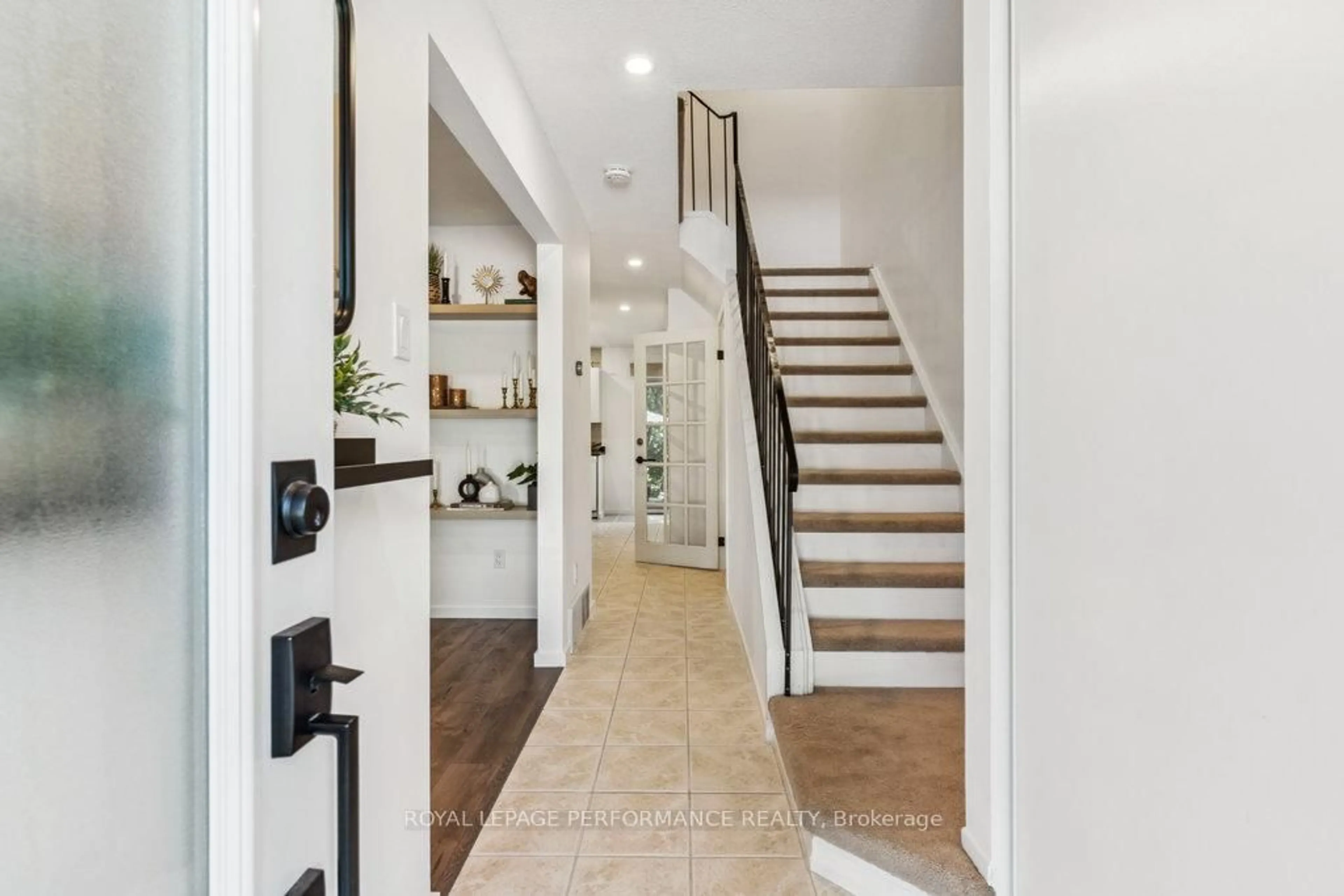 Indoor entryway for 1732 Shamandura Lane #68, Orleans Ontario K1C 6Z9