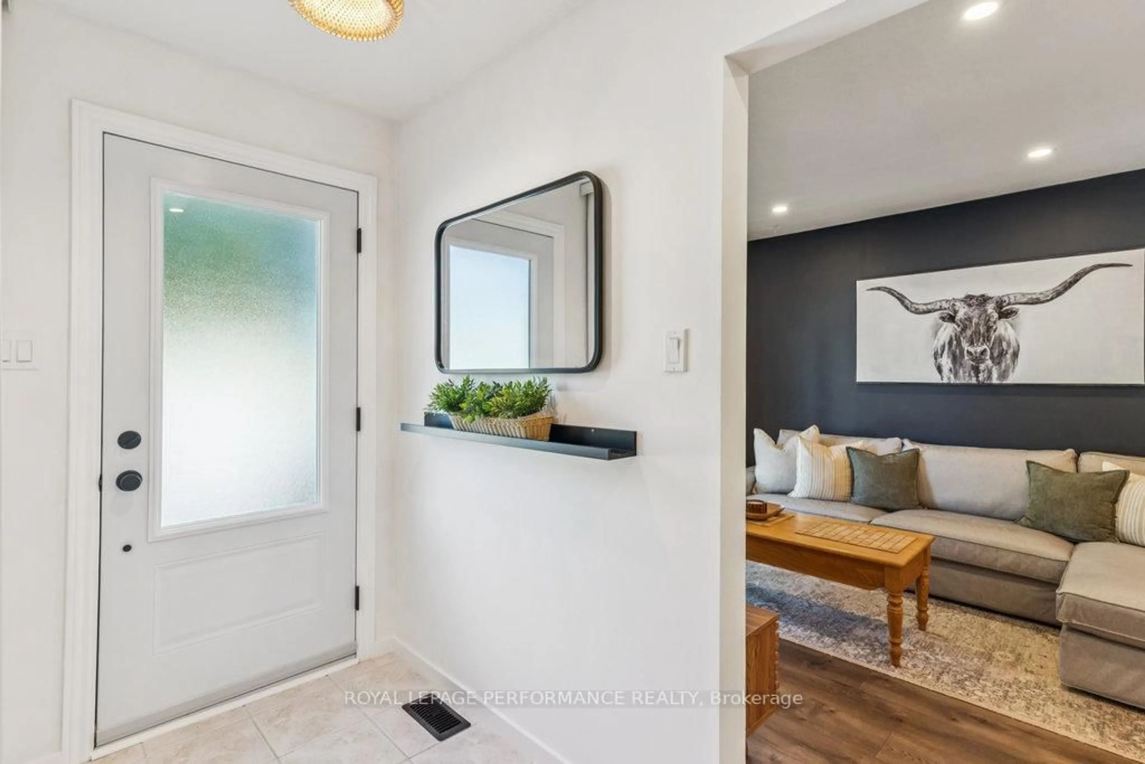 Indoor entryway for 1732 Shamandura Lane #68, Orleans Ontario K1C 6Z9