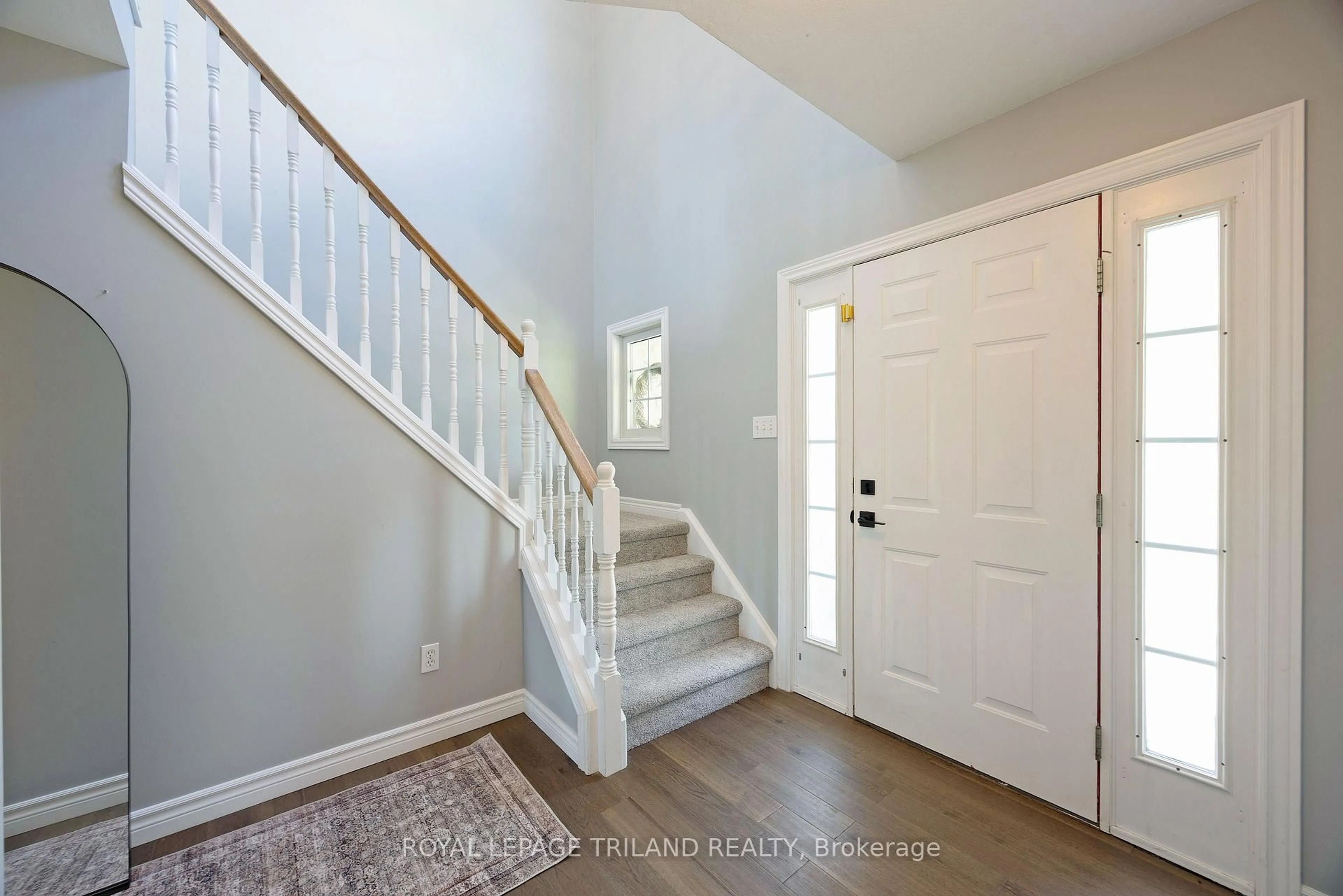 Indoor entryway for 851 Crestview Cres, London South Ontario N6K 4W9