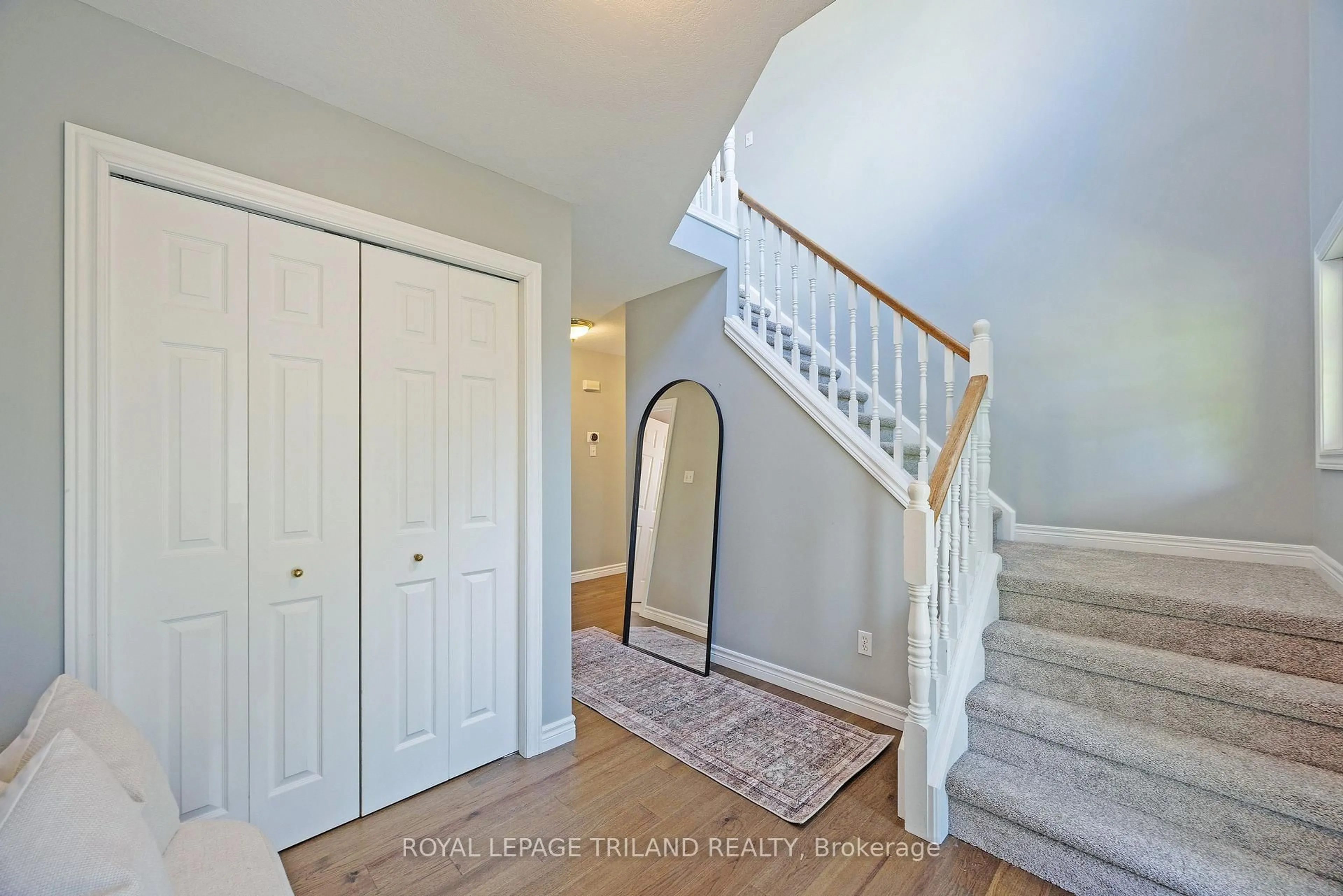 Indoor entryway for 851 Crestview Cres, London South Ontario N6K 4W9