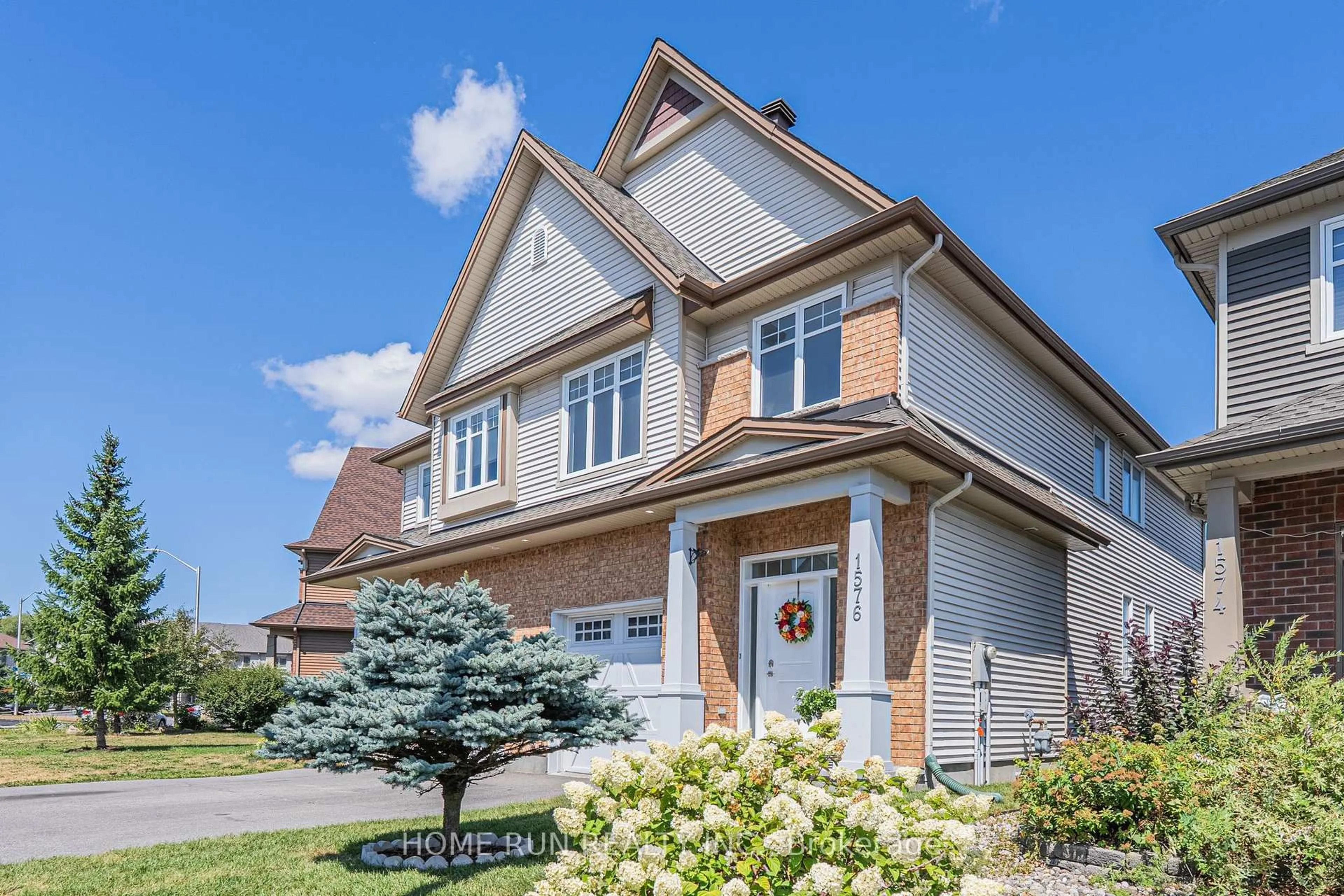 Home with brick exterior material, street for 1576 Carronbridge Circ, Ottawa Ontario K2M 0G5