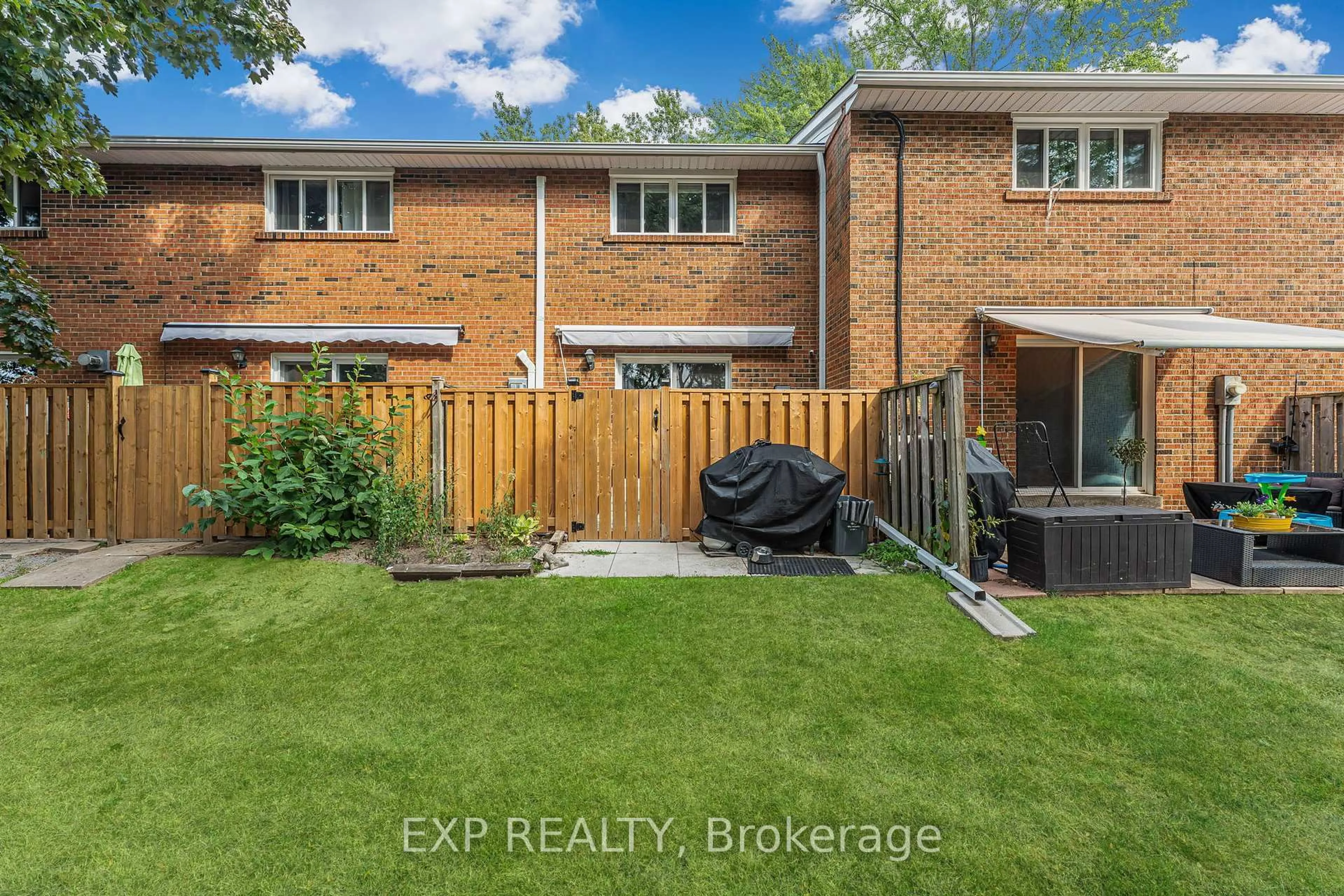 A pic from outside/outdoor area/front of a property/back of a property/a pic from drone, street for 125 Livingston Ave #35, Grimsby Ontario L3M 4S5