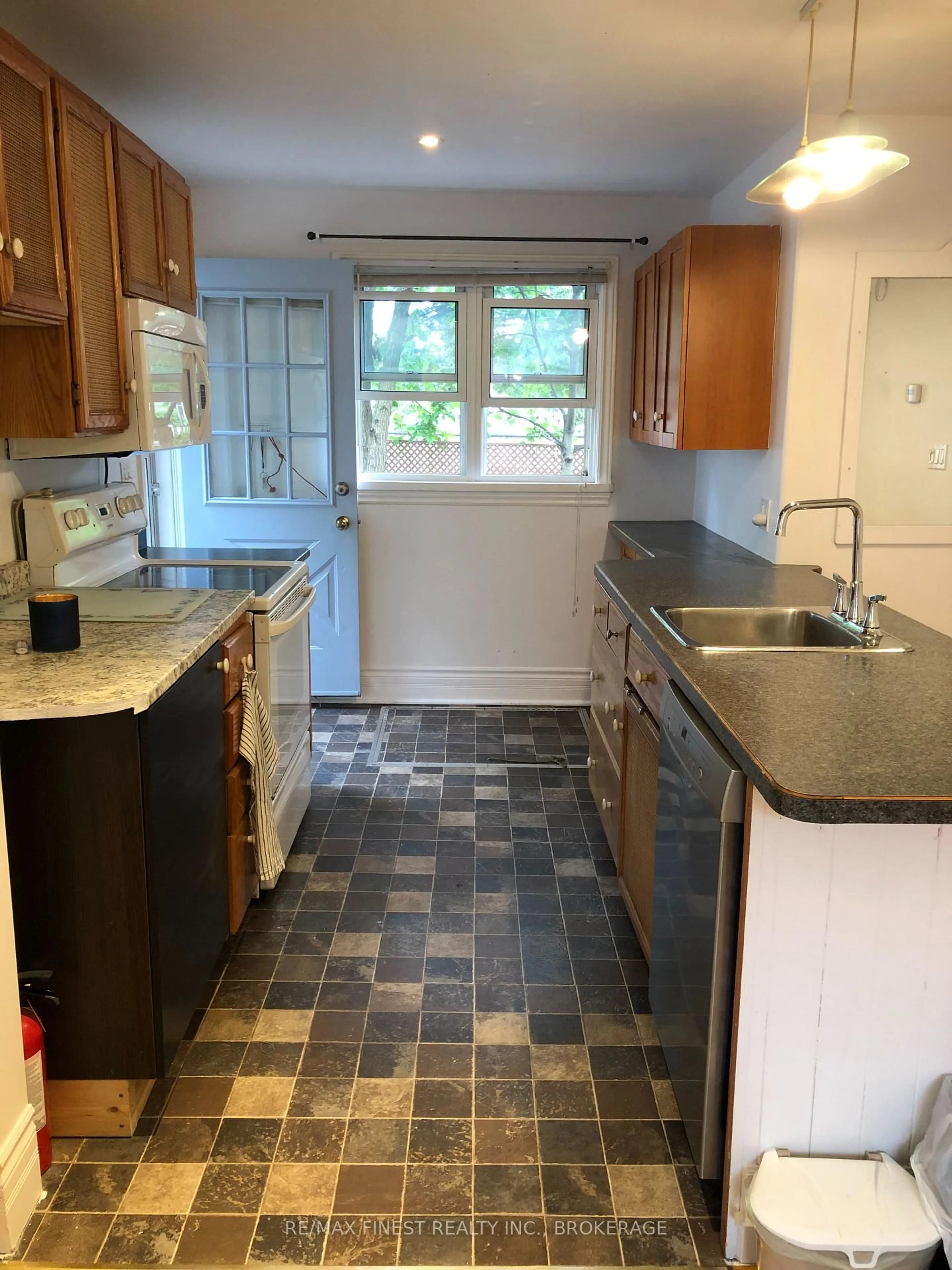 Standard kitchen, ceramic/tile floor for 321 Regent St, Kingston Ontario K7L 4K7