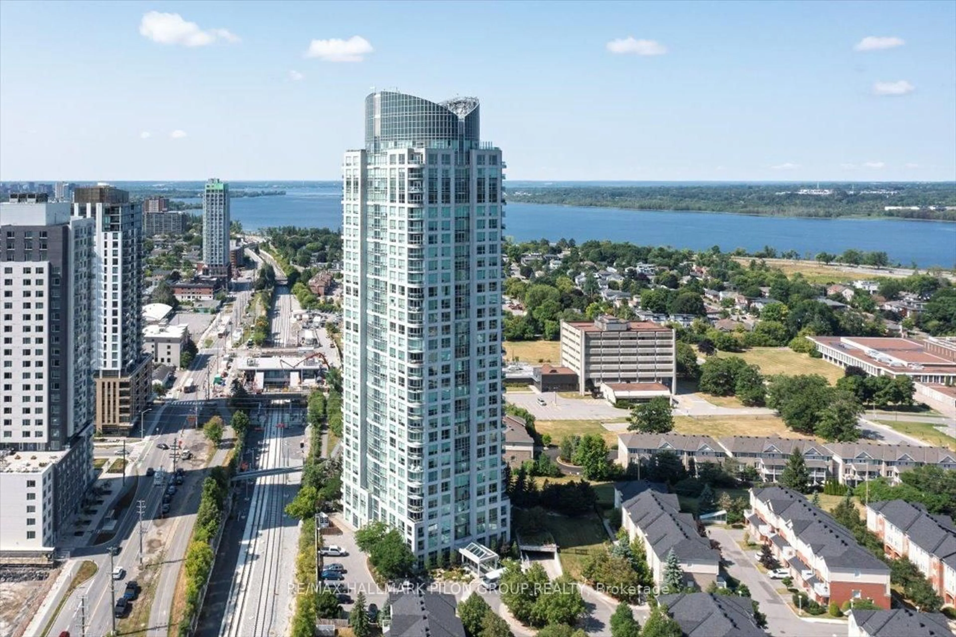A pic from outside/outdoor area/front of a property/back of a property/a pic from drone, city buildings view from balcony for 38 Metropole Private #3203, Ottawa Ontario K1Z 1E9