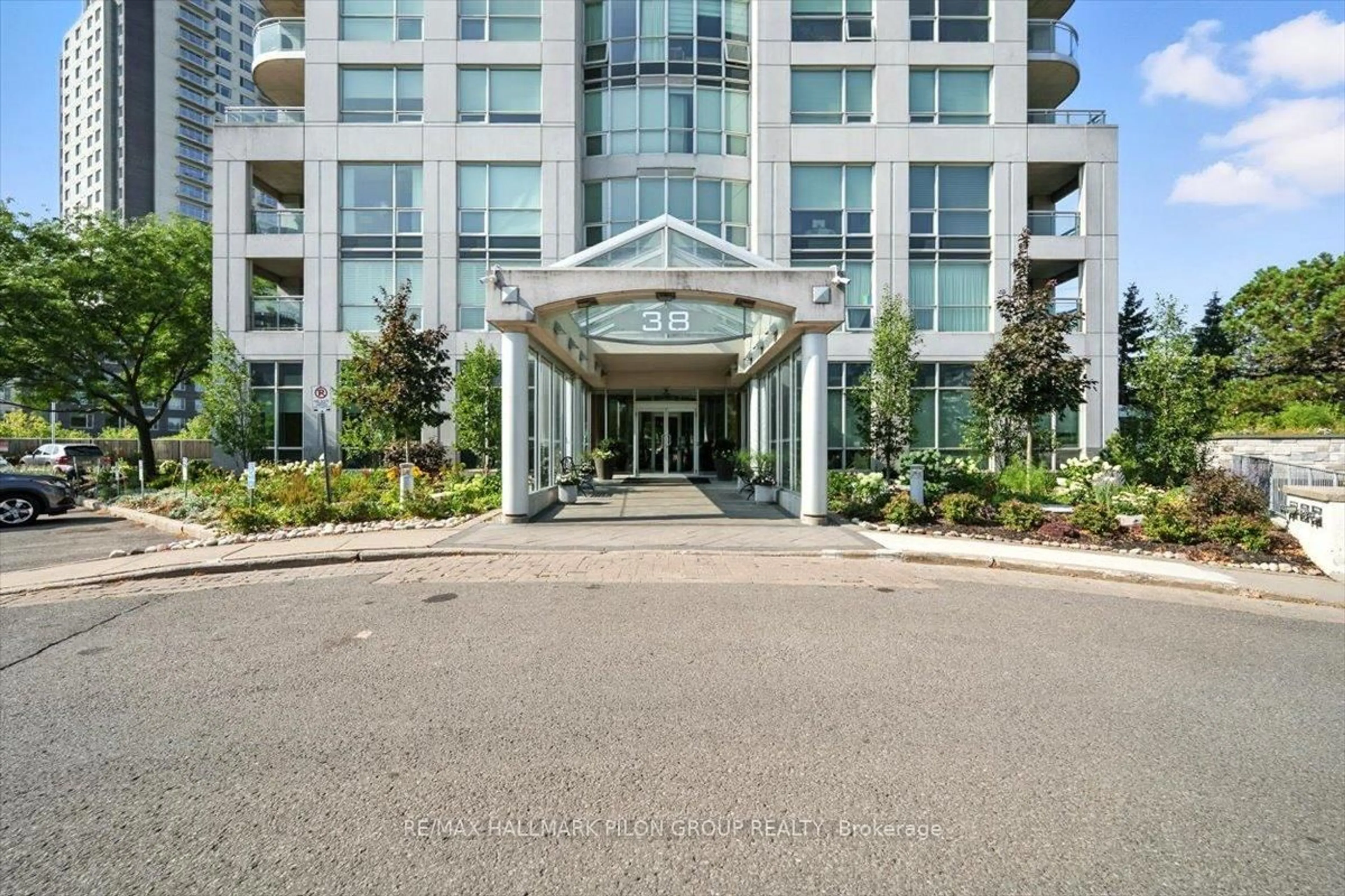 Indoor foyer for 38 Metropole Private #3203, Ottawa Ontario K1Z 1E9