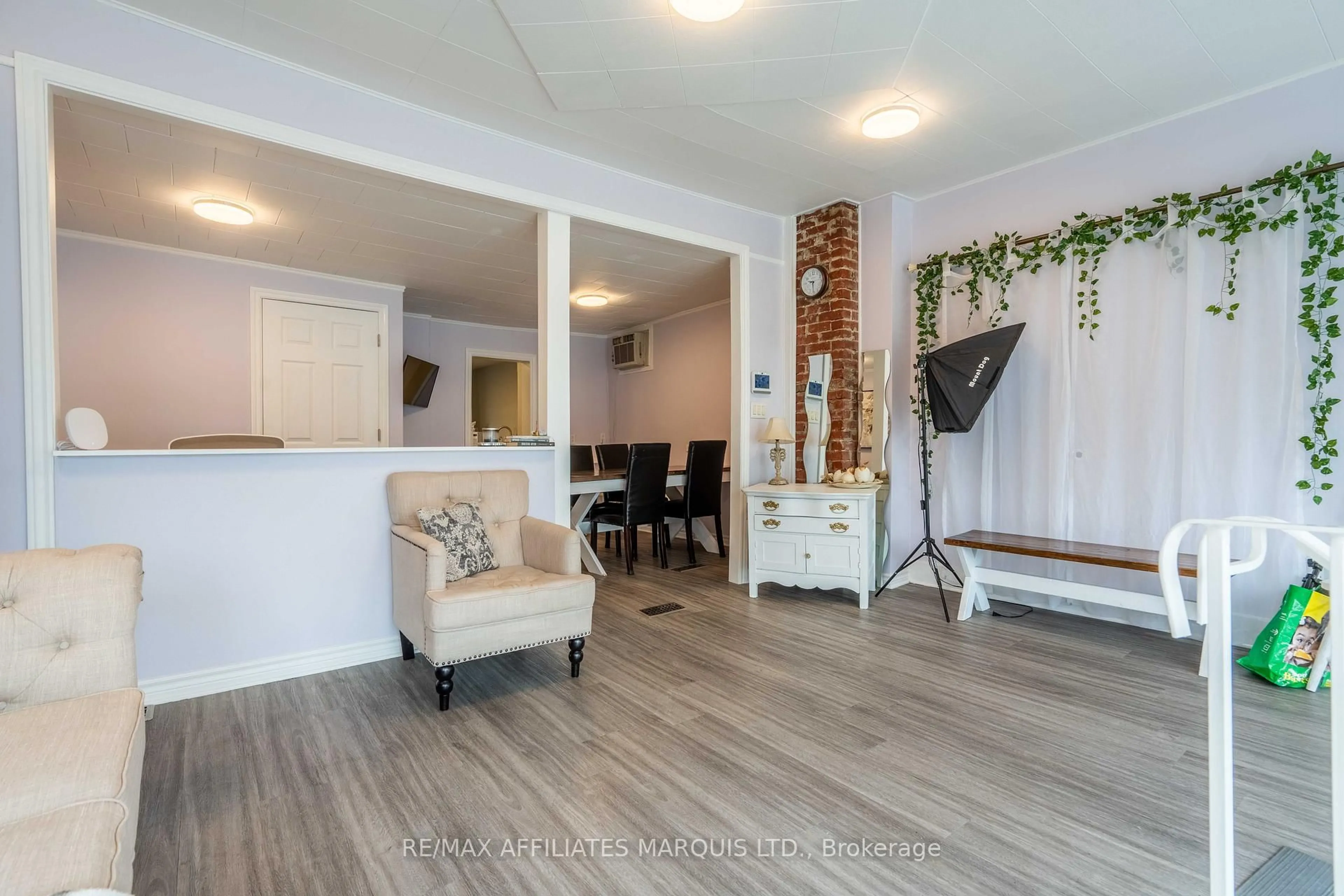 Living room with furniture, wood/laminate floor for 115 Louisa St, Cornwall Ontario K6H 4P7