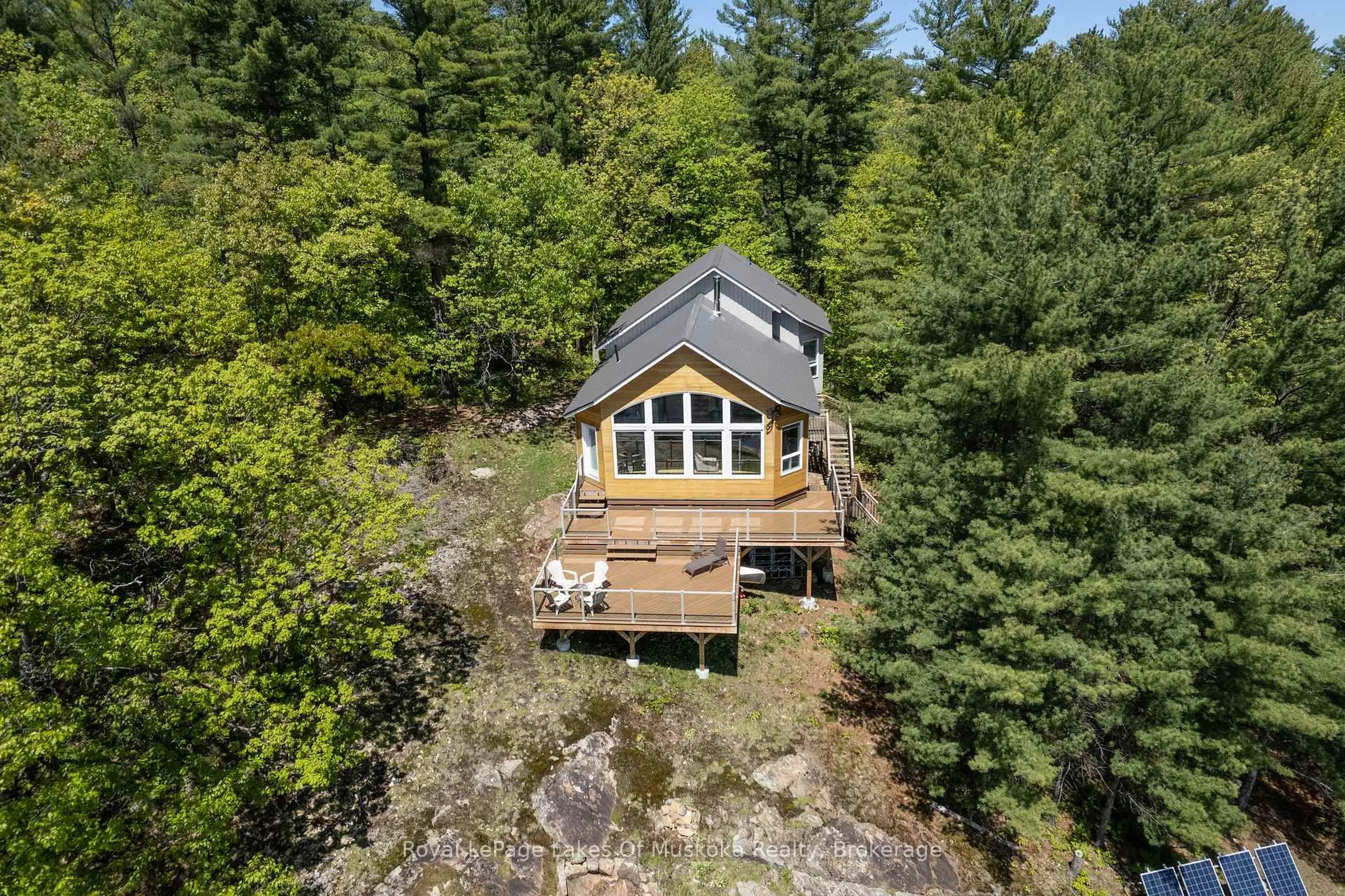 A pic from outside/outdoor area/front of a property/back of a property/a pic from drone, water/lake/river/ocean view for 22 Mile Island, Gravenhurst Ontario P0E 1G0