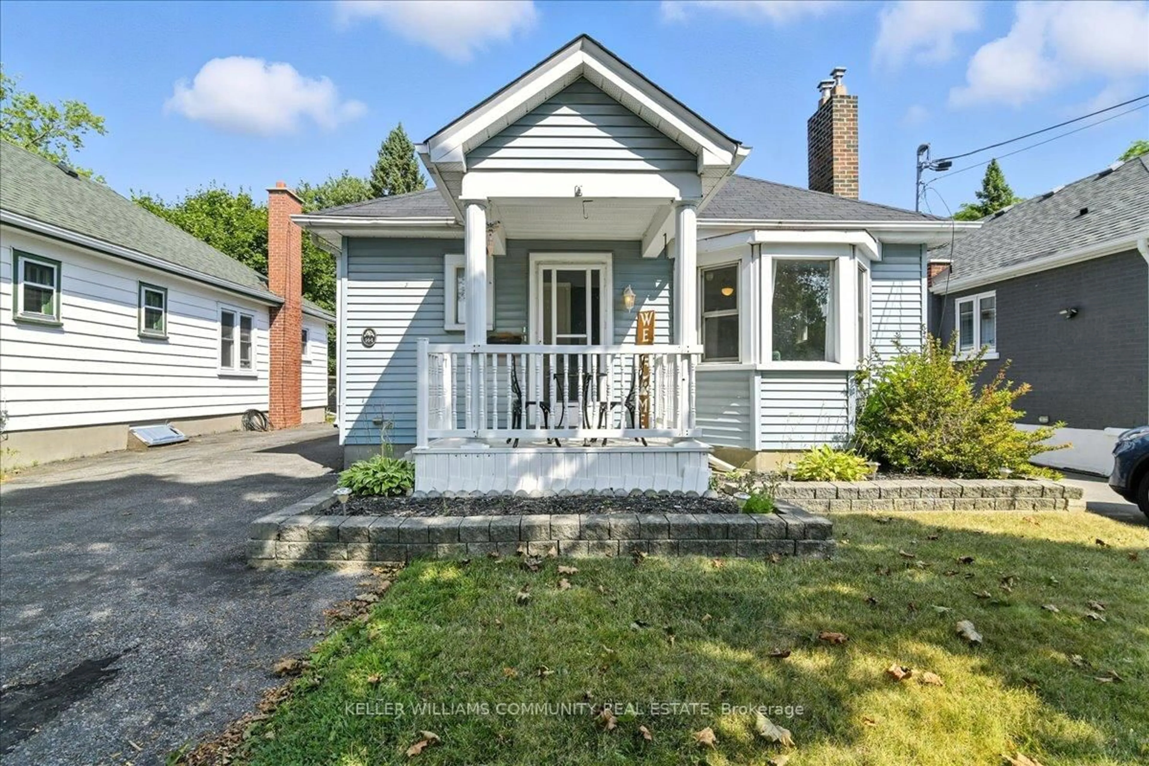 Home with vinyl exterior material, street for 144 University Ave, Cobourg Ontario K9A 1E1