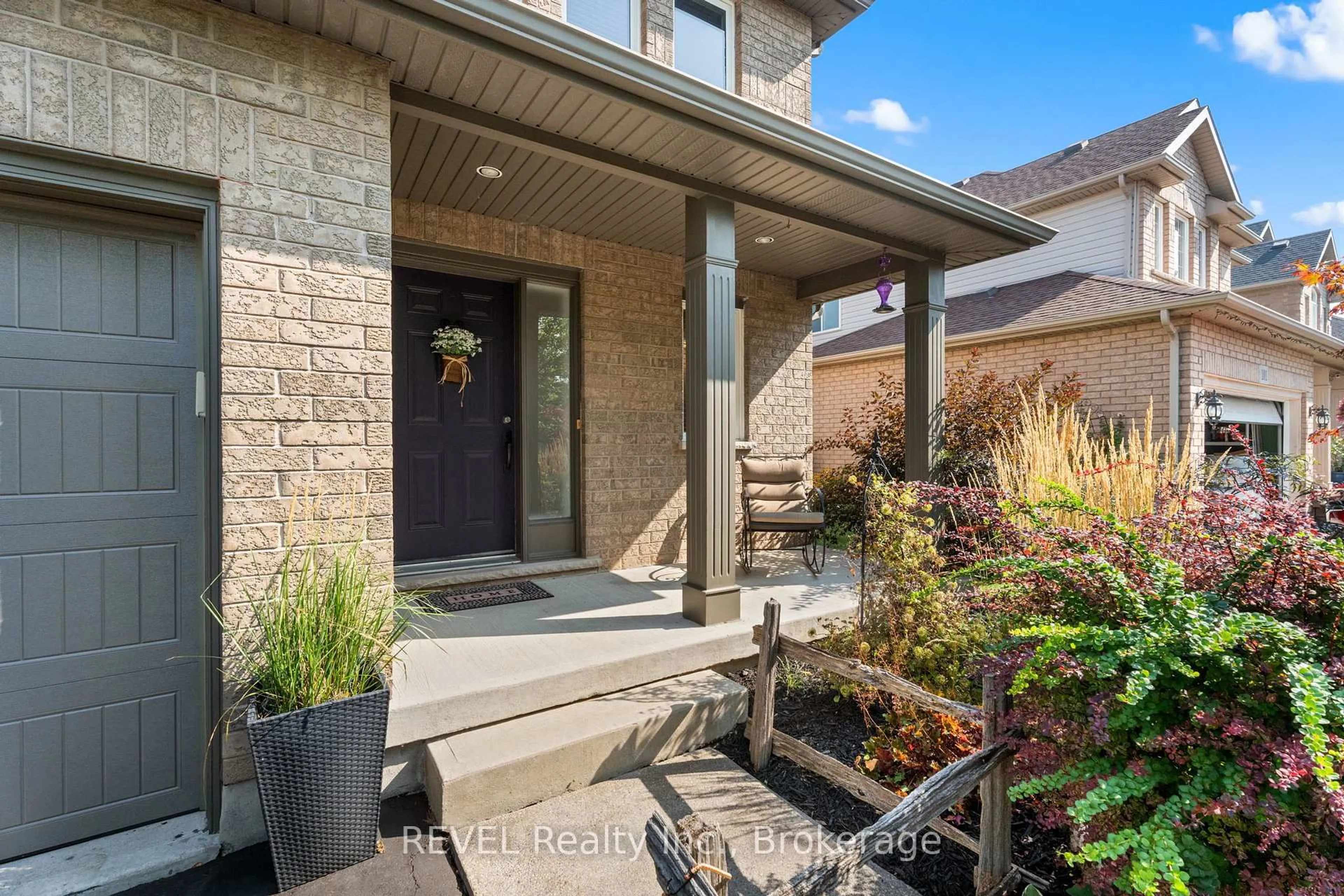 Indoor entryway for 99 Loretta Dr, Niagara-on-the-Lake Ontario L0S 1T0