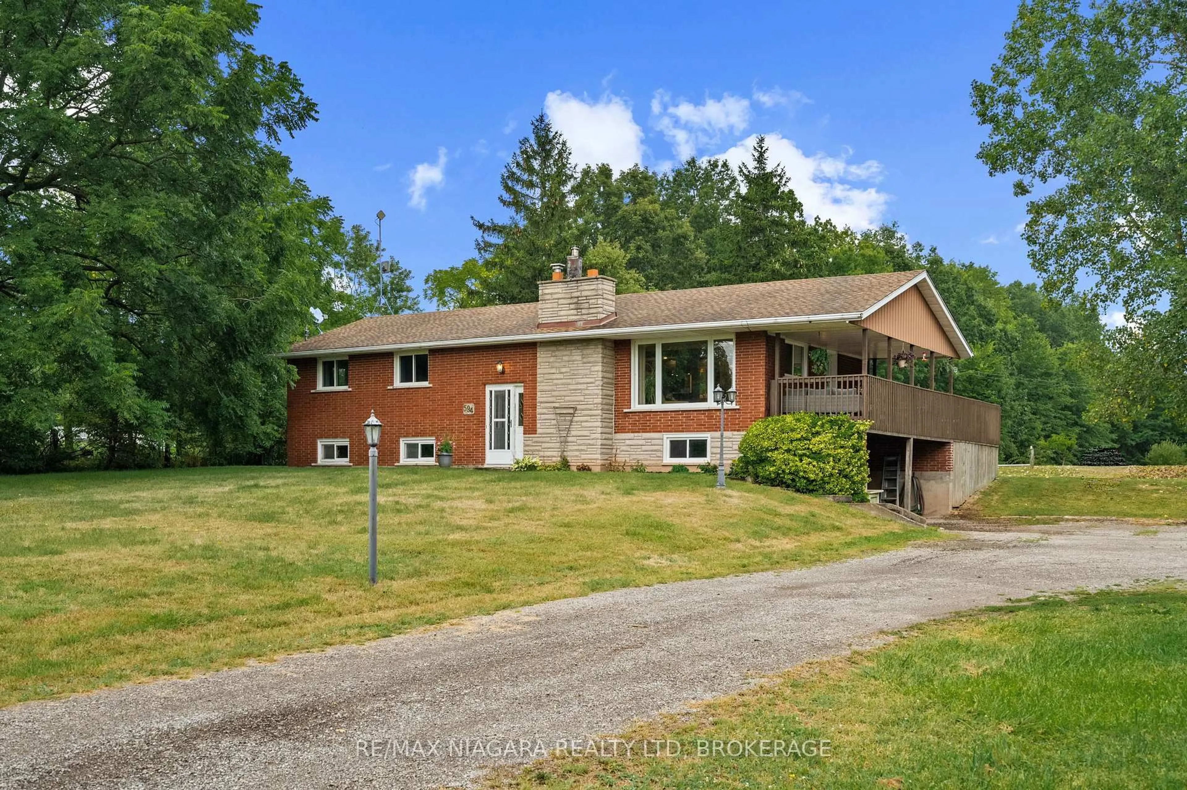 Home with brick exterior material, street for 594 Doans Ridge Rd, Welland Ontario L3B 5N7