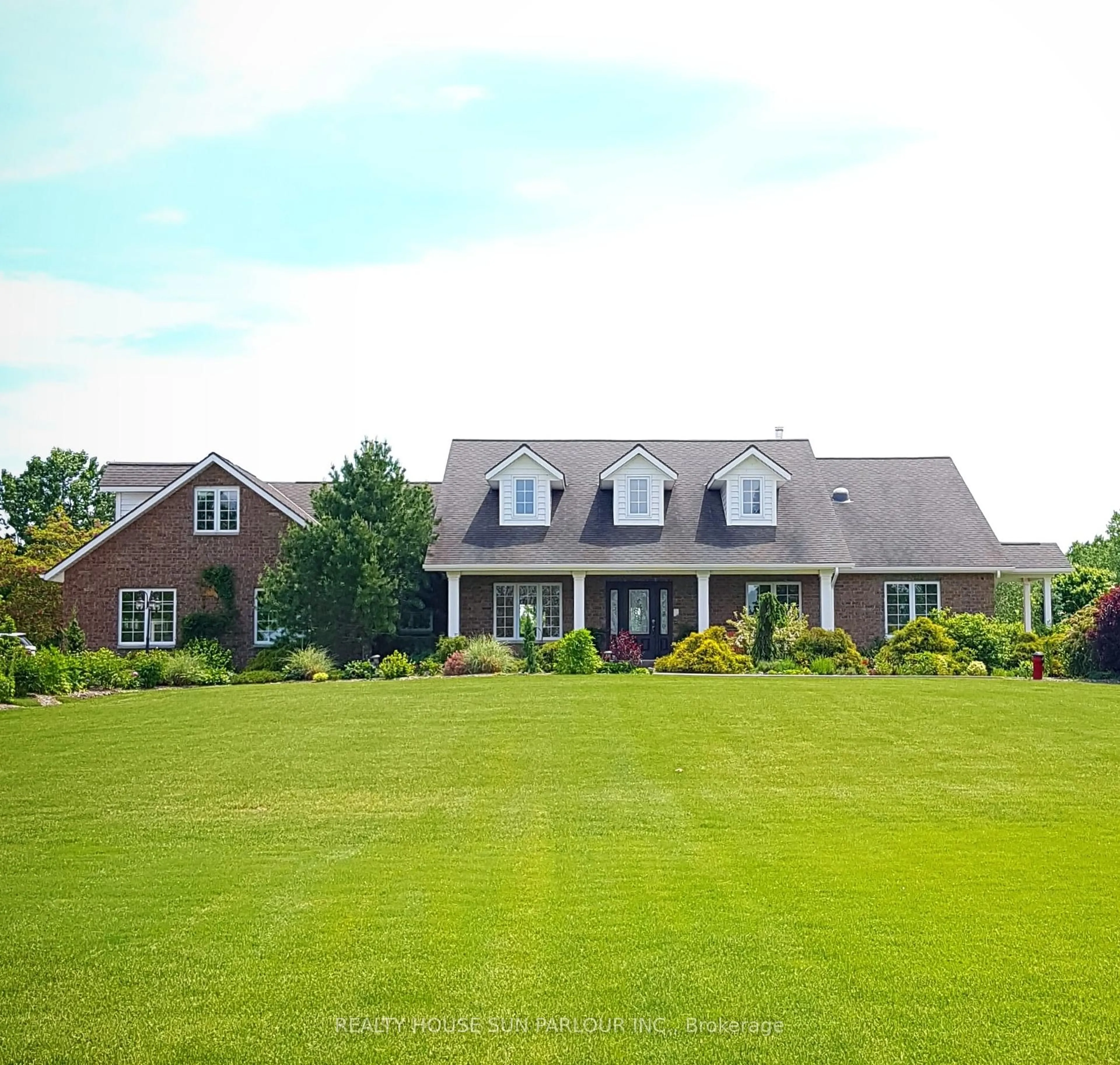 A pic from outside/outdoor area/front of a property/back of a property/a pic from drone, mountain view for 2310 Hickson Rd, Leamington Ontario N0P 2P0