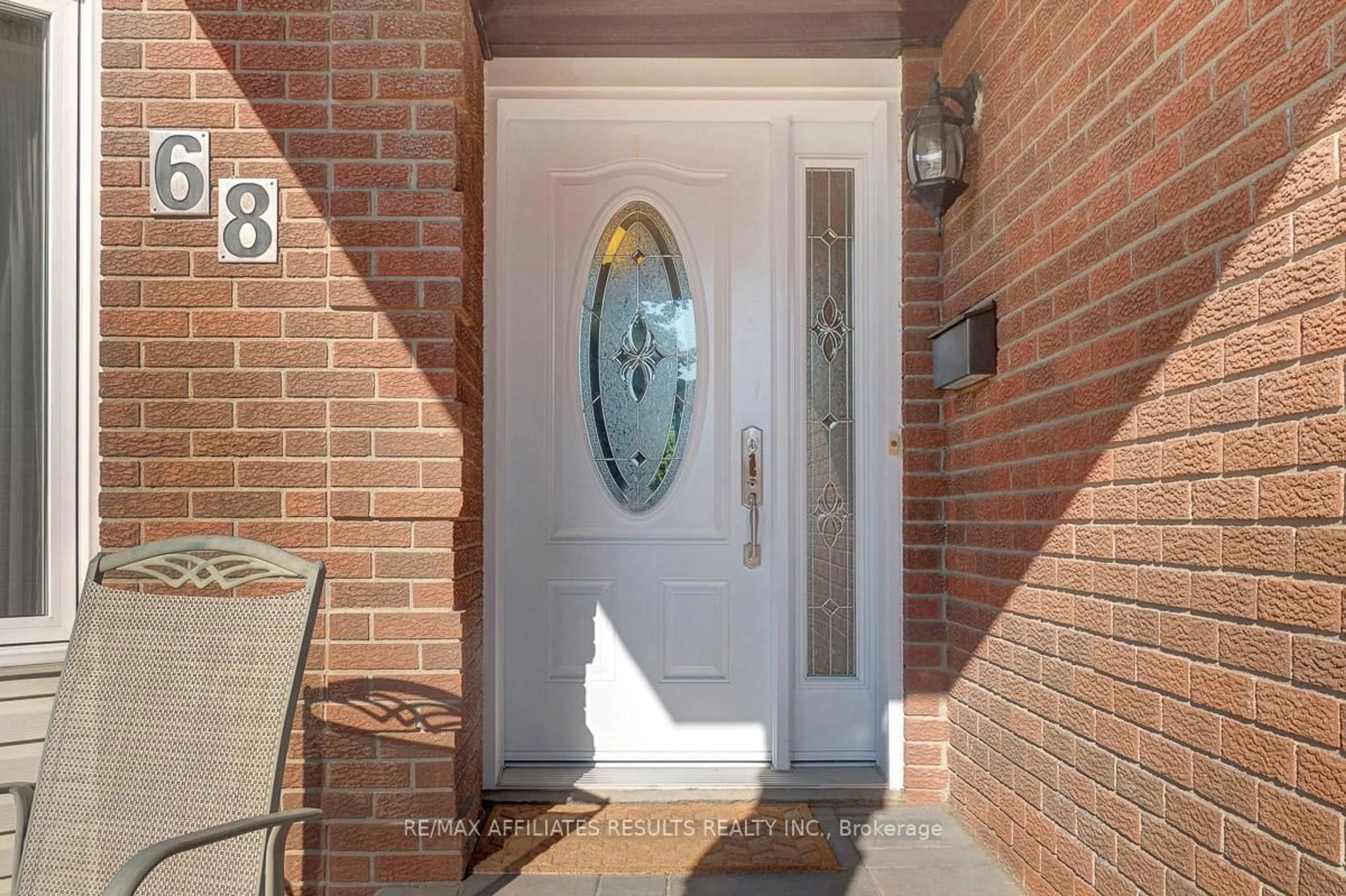 Indoor entryway for 68 Pheasant Run Dr, Ottawa Ontario K2J 2R4