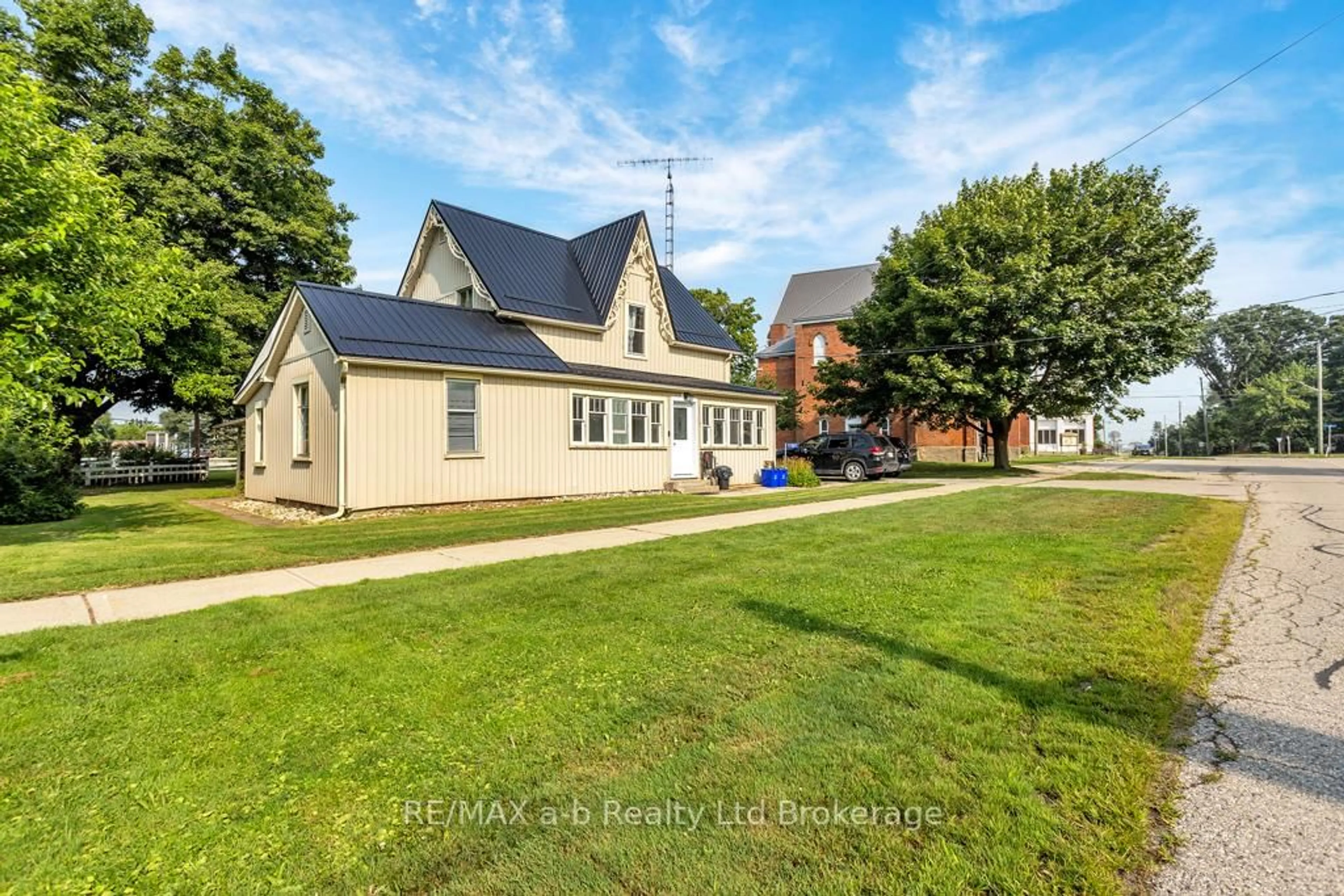 A pic from outside/outdoor area/front of a property/back of a property/a pic from drone, street for 11981 Whittaker Rd, Malahide Ontario N0L 2J0