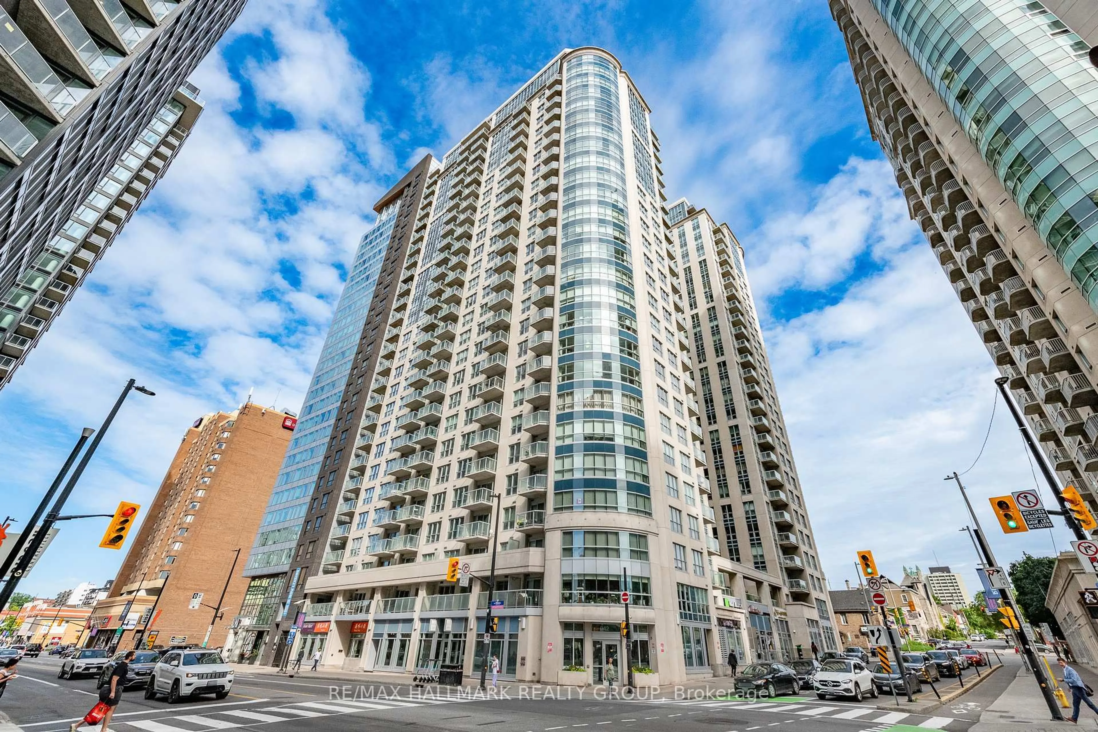 Indoor foyer for 242 Rideau St #PH1-2702, Ottawa Ontario K1N 0B7