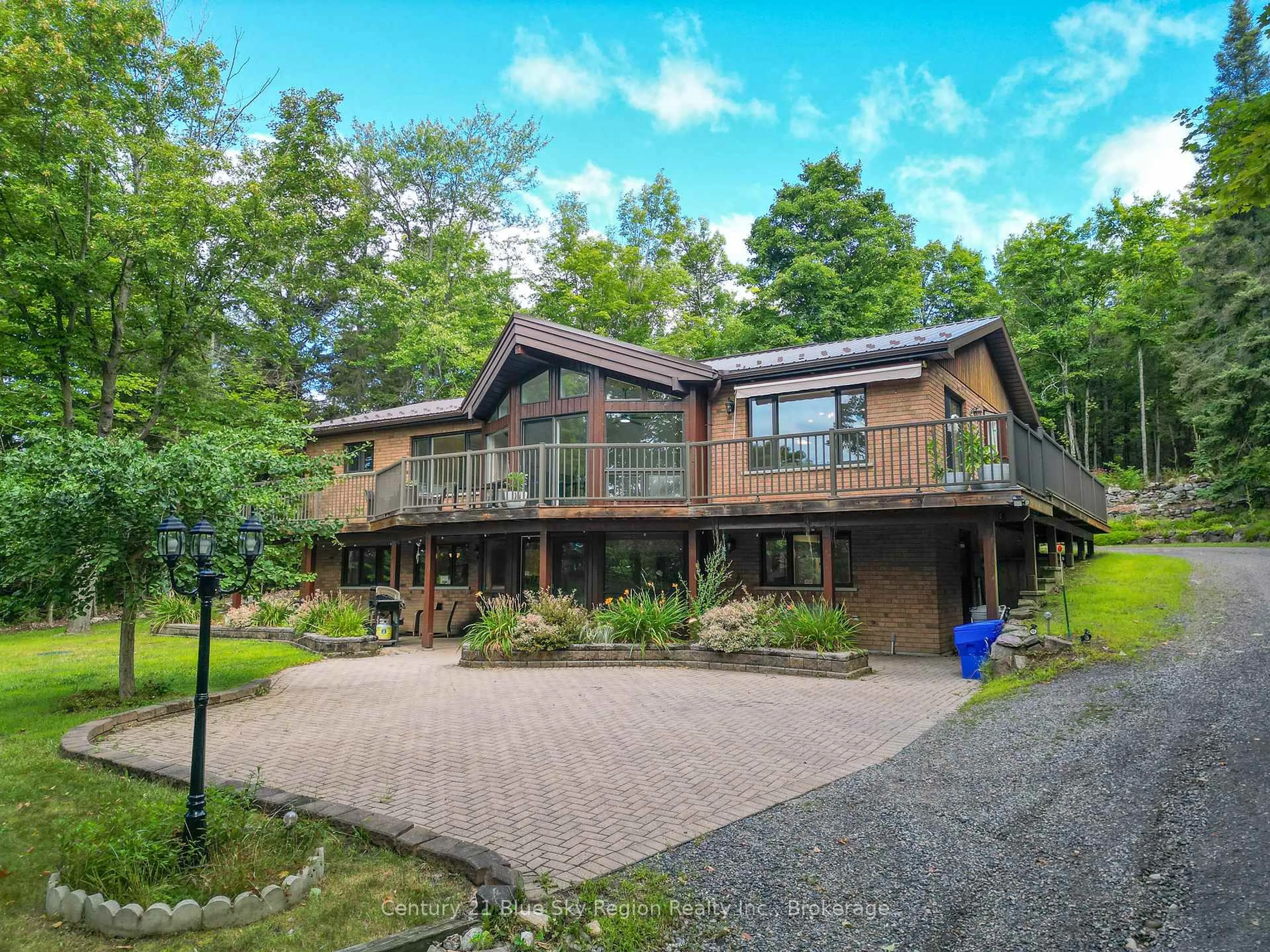 A pic from outside/outdoor area/front of a property/back of a property/a pic from drone, unknown for 708 Anita Ave, North Bay Ontario P1B 8G4