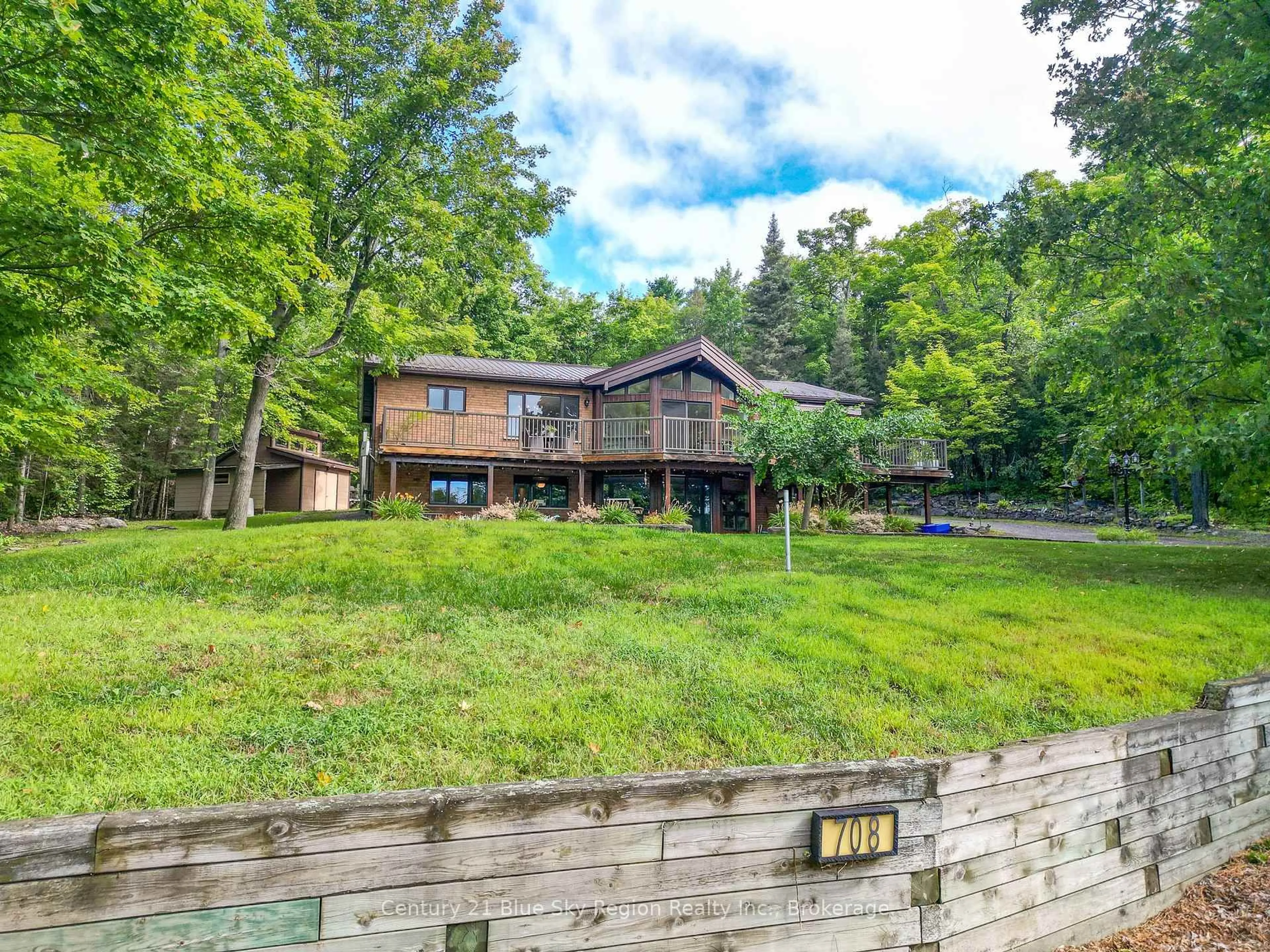 A pic from outside/outdoor area/front of a property/back of a property/a pic from drone, water/lake/river/ocean view for 708 Anita Ave, North Bay Ontario P1B 8G4